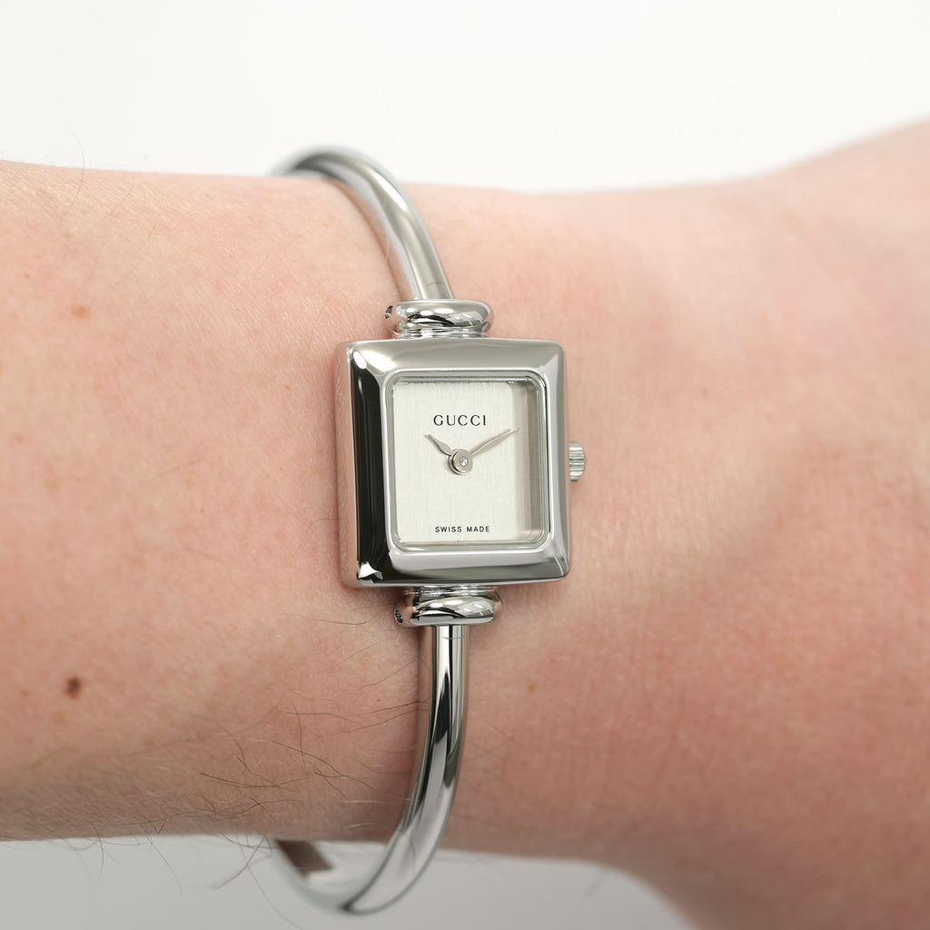 Gucci 1900L Silver Dial on the wrist