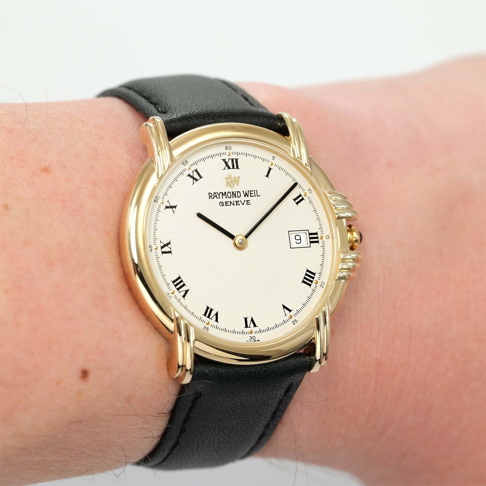 Raymond Weil Vintage 9155 Cream Dial 18k Gold Plated on the wrist