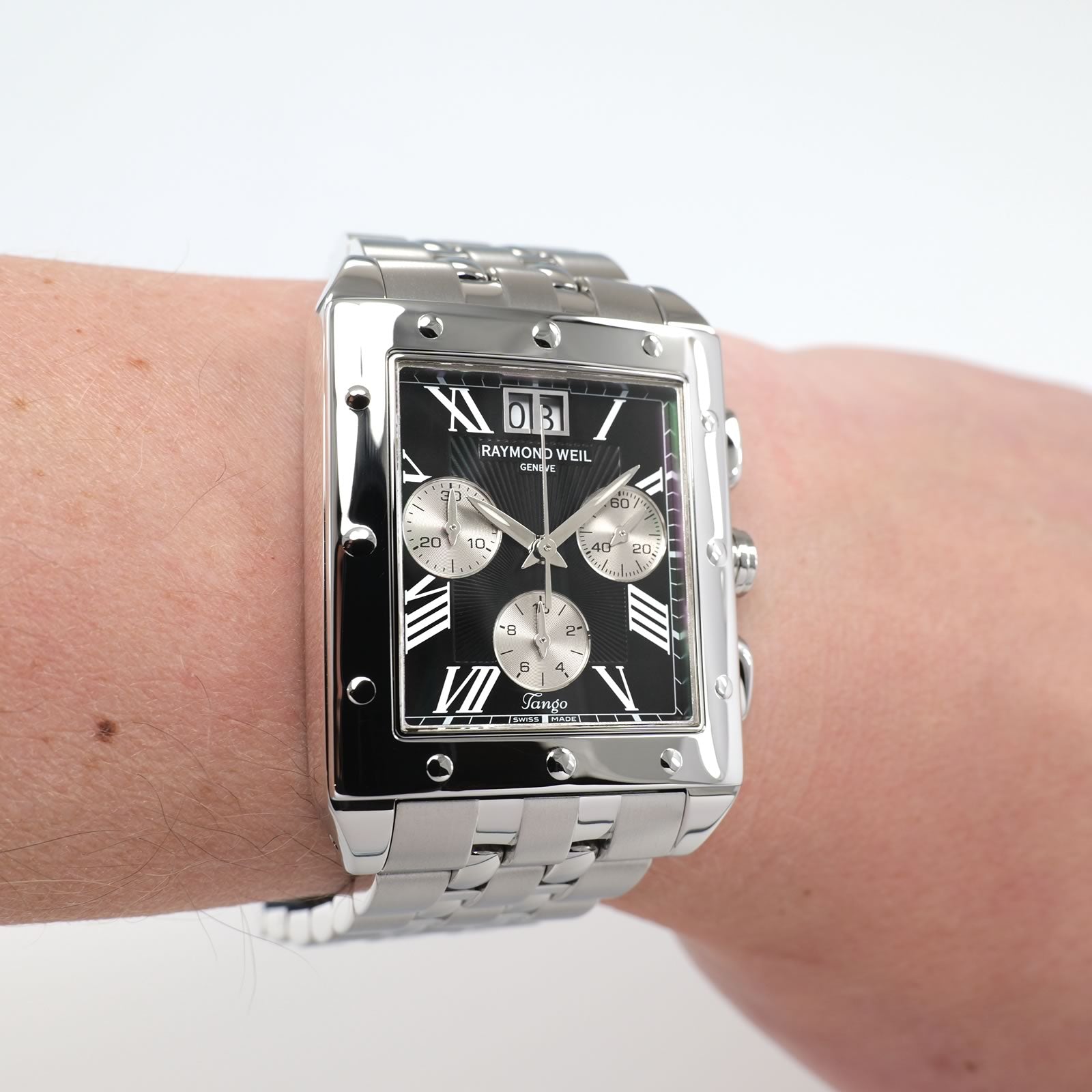 Raymond Weil Tango 4881 Chronograph on the wrist