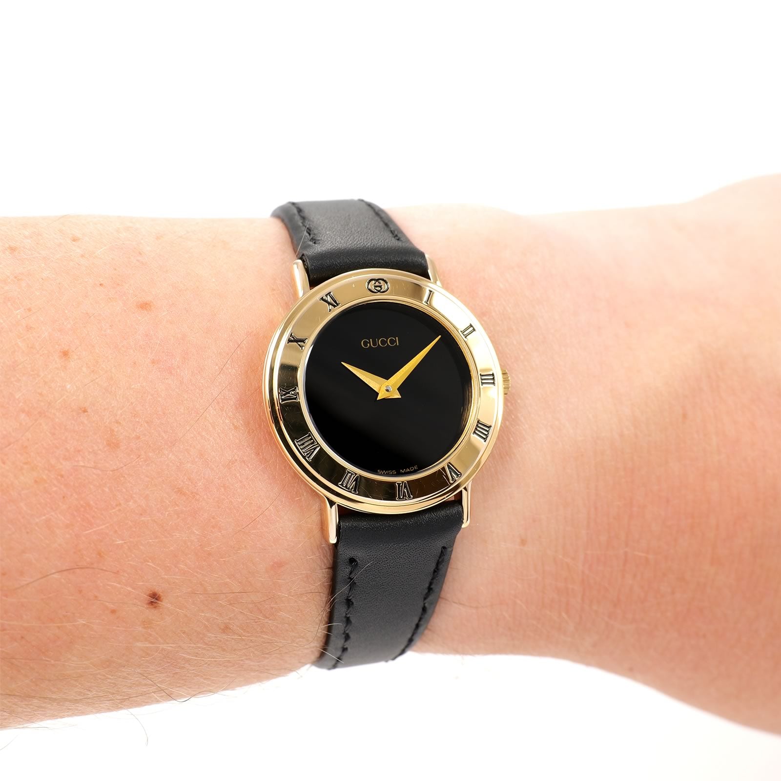 Gucci 3000L Black Dial on the wrist