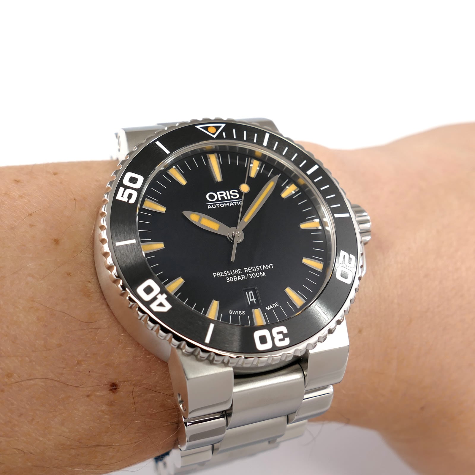 Oris Aquis 7653 on the wrist