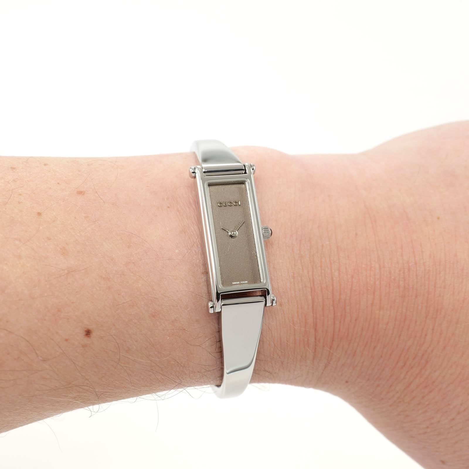 Gucci 1500L Rectangular Dial on the wrist