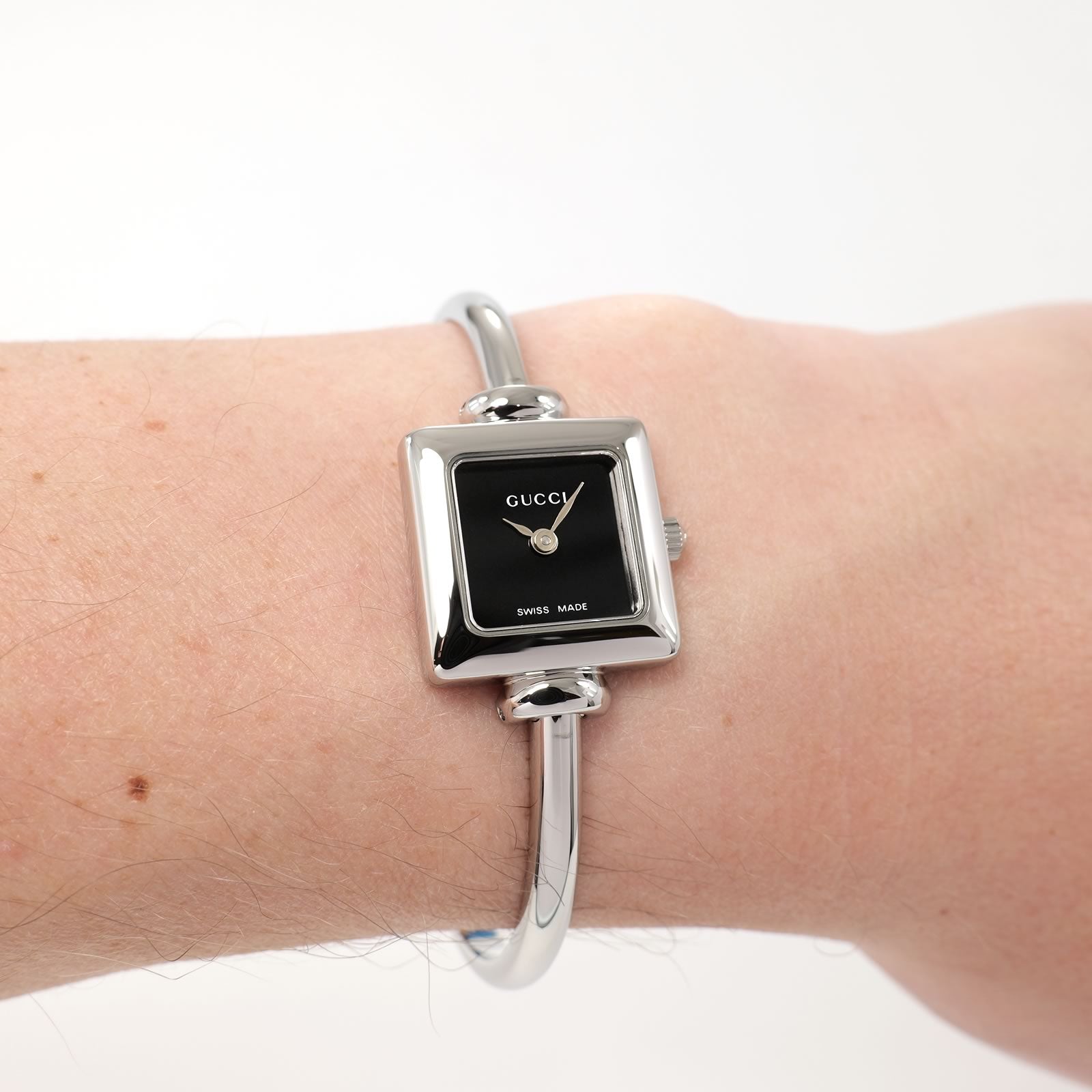 Gucci 1900L Black Dial on the wrist