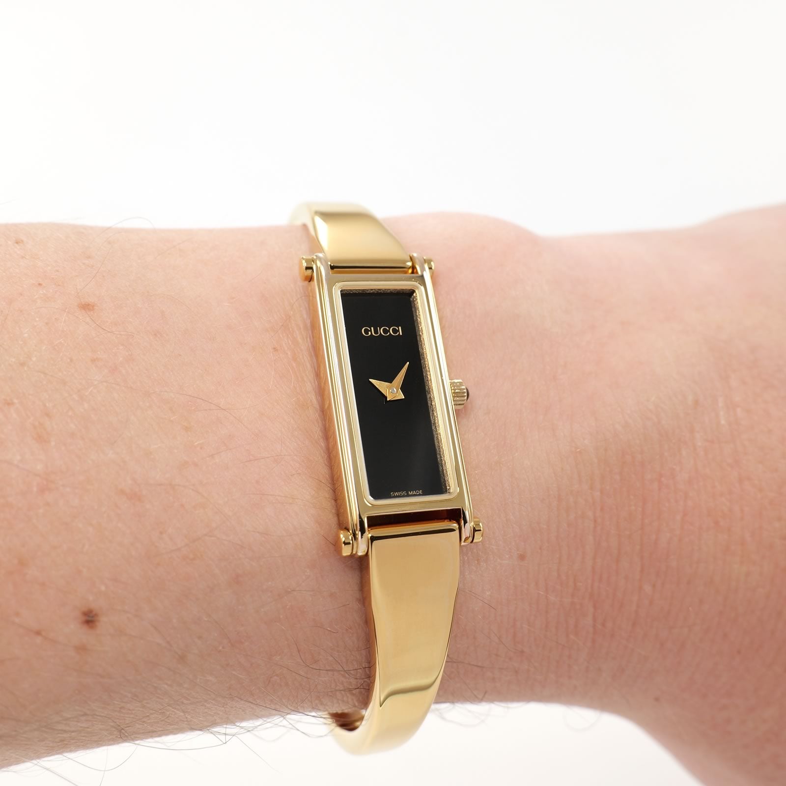 Gucci 1500L Black Dial 18k Gold Plated on the wrist