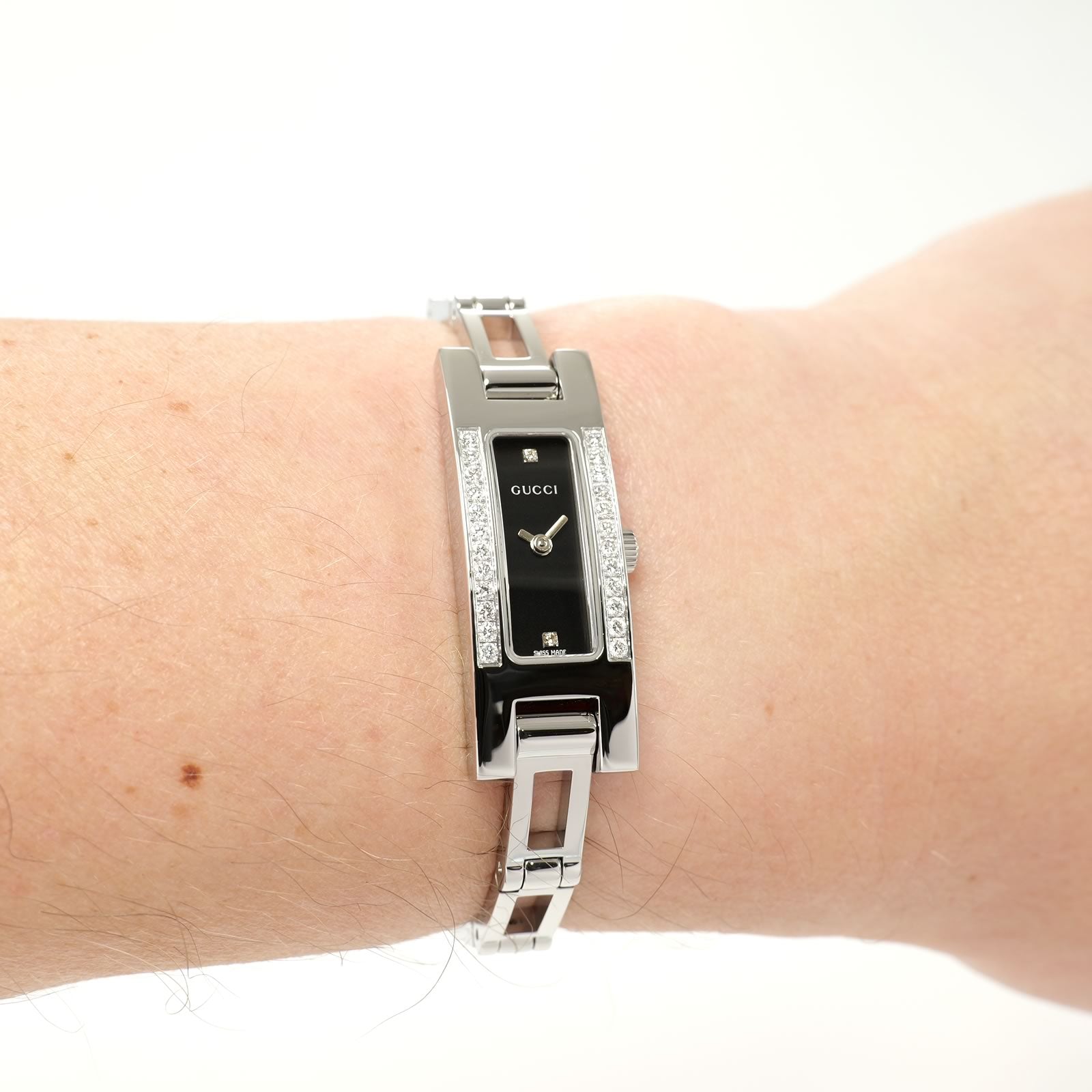 Gucci 3900L Black Stainless Steel on the wrist