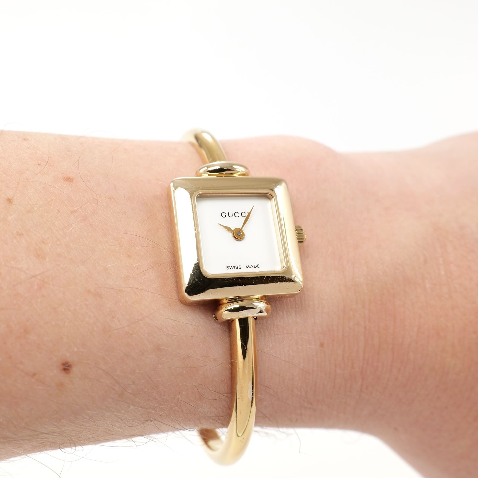 Gucci 1900L Ladies 19mm Square White Dial all 18k Gold Plated
