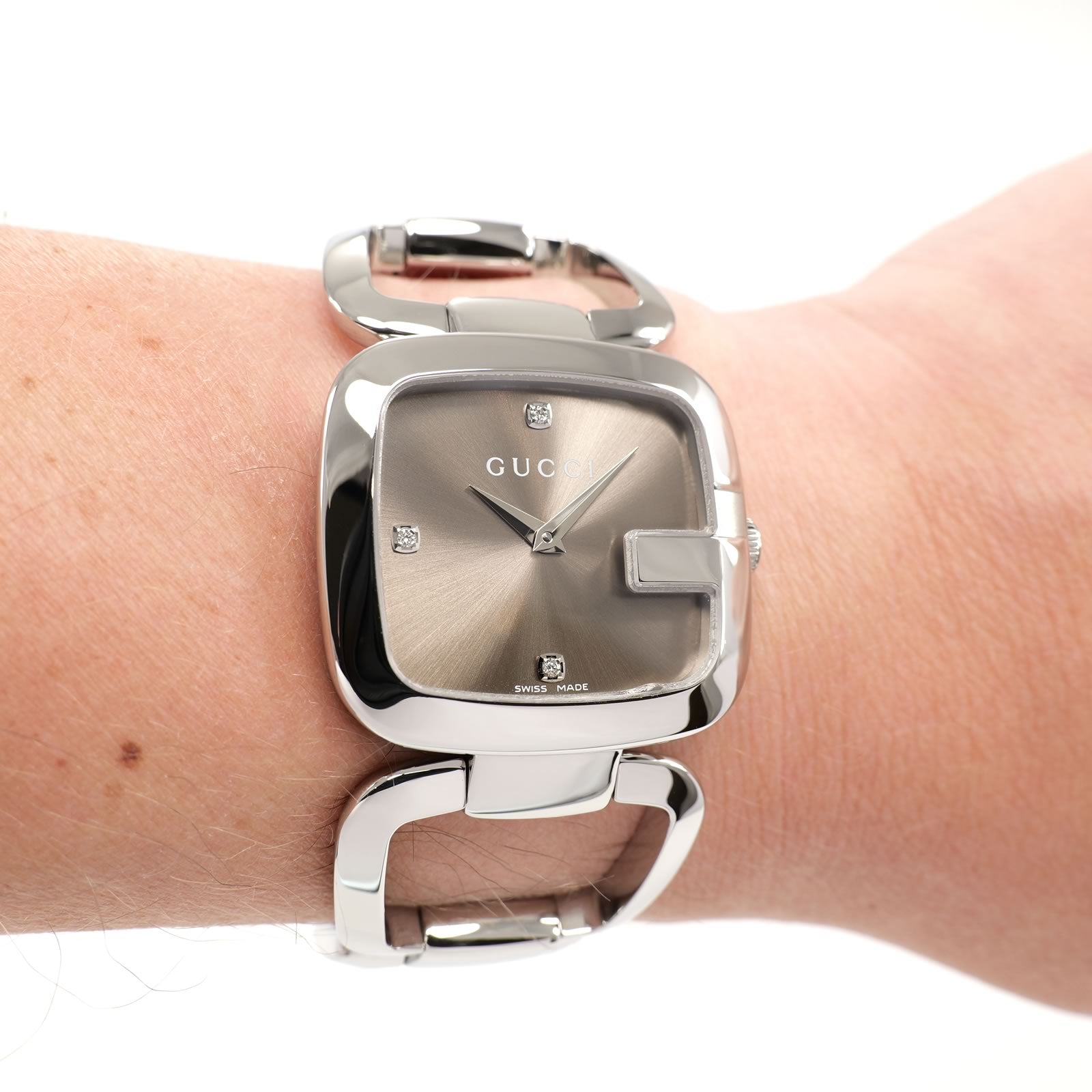 Gucci G 125.4 Brown Dial on the wrist