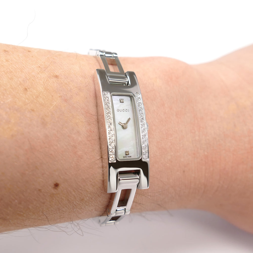 Gucci 3900L White Mother of Pearl on the wrist
