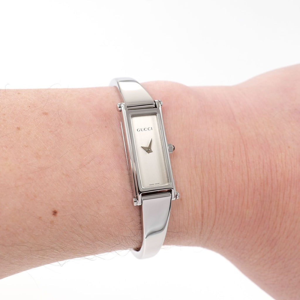 Gucci 1500L Silver Dial on the wrist