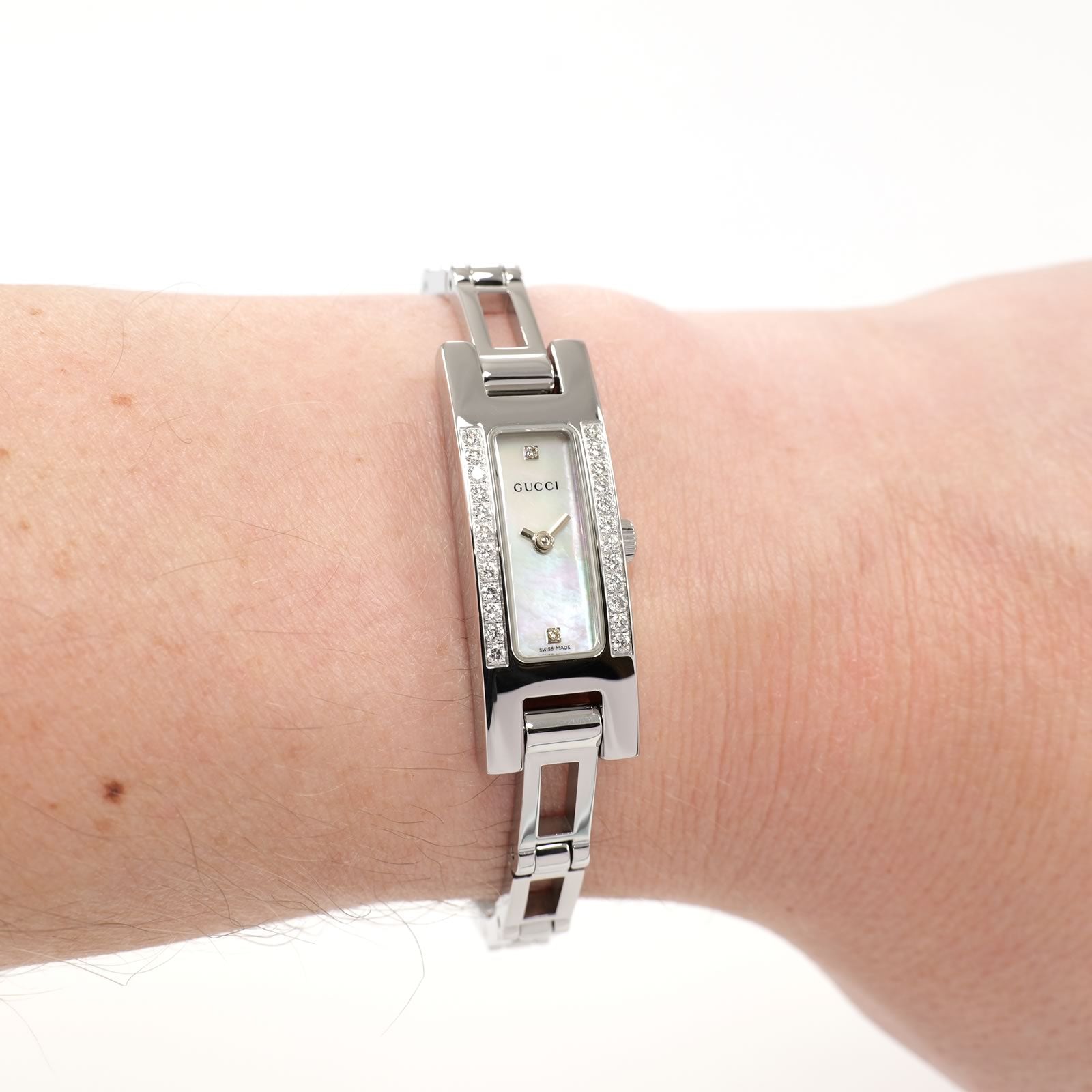 Gucci 3900L White Mother of Pearl watch on the wrist