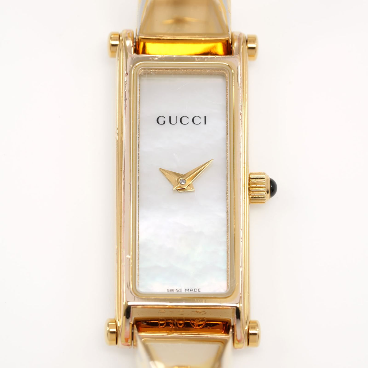Gucci 1500L White Mother of Pearl rectangular dial close up