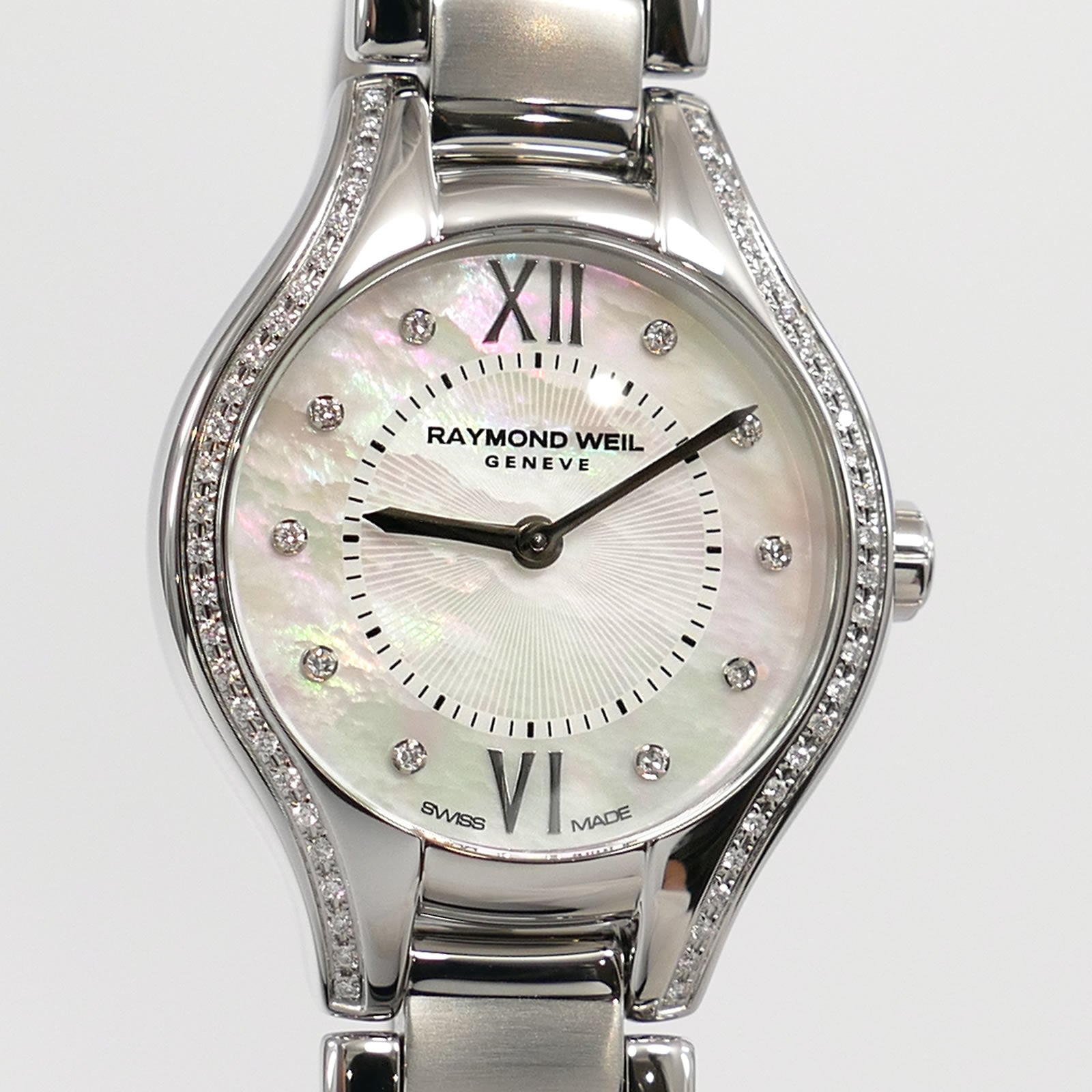 Raymond Weil Noemia 5124 White Diamond marker Mother of Pearl dial close up