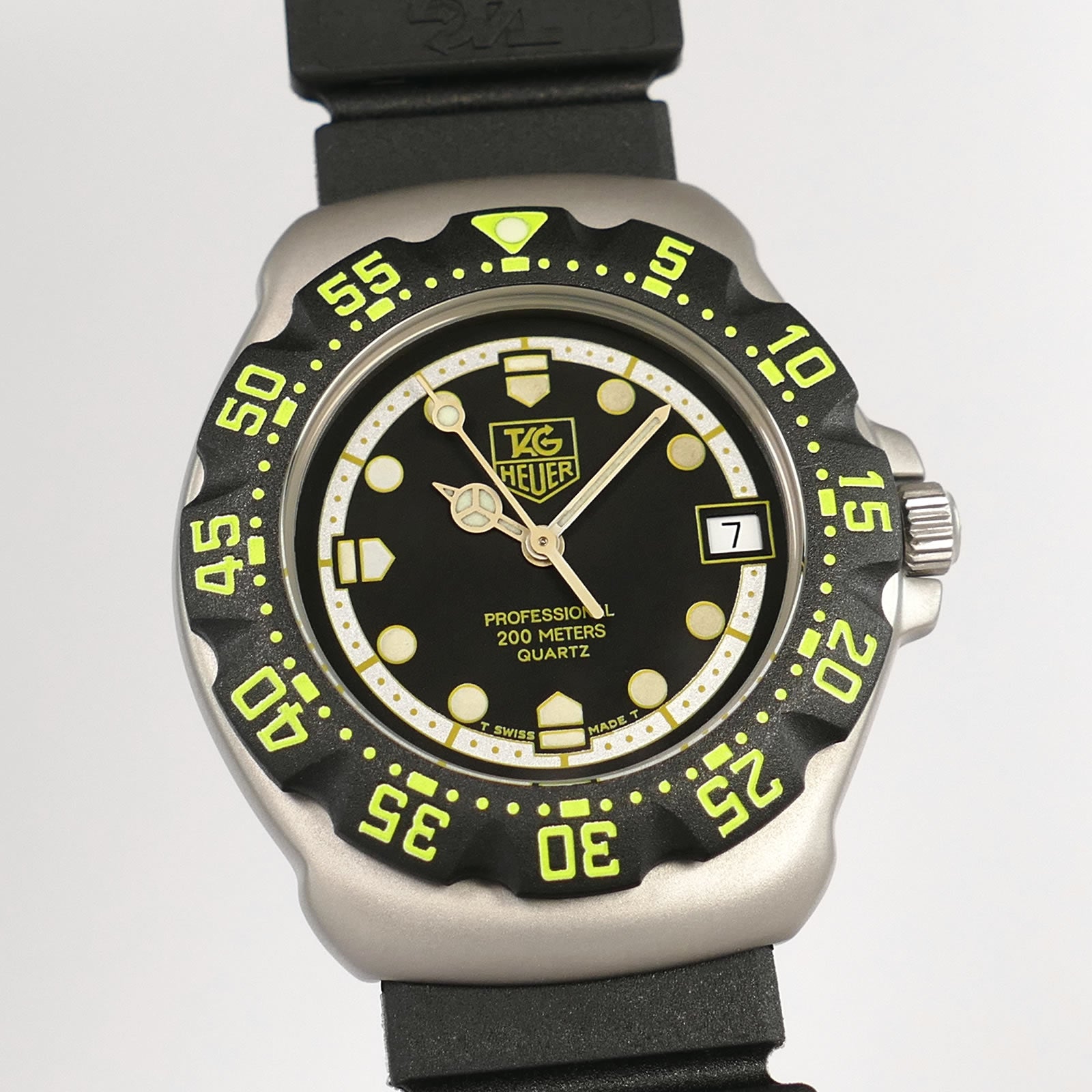 TAG Heuer 376.513 Black F1 dial close up