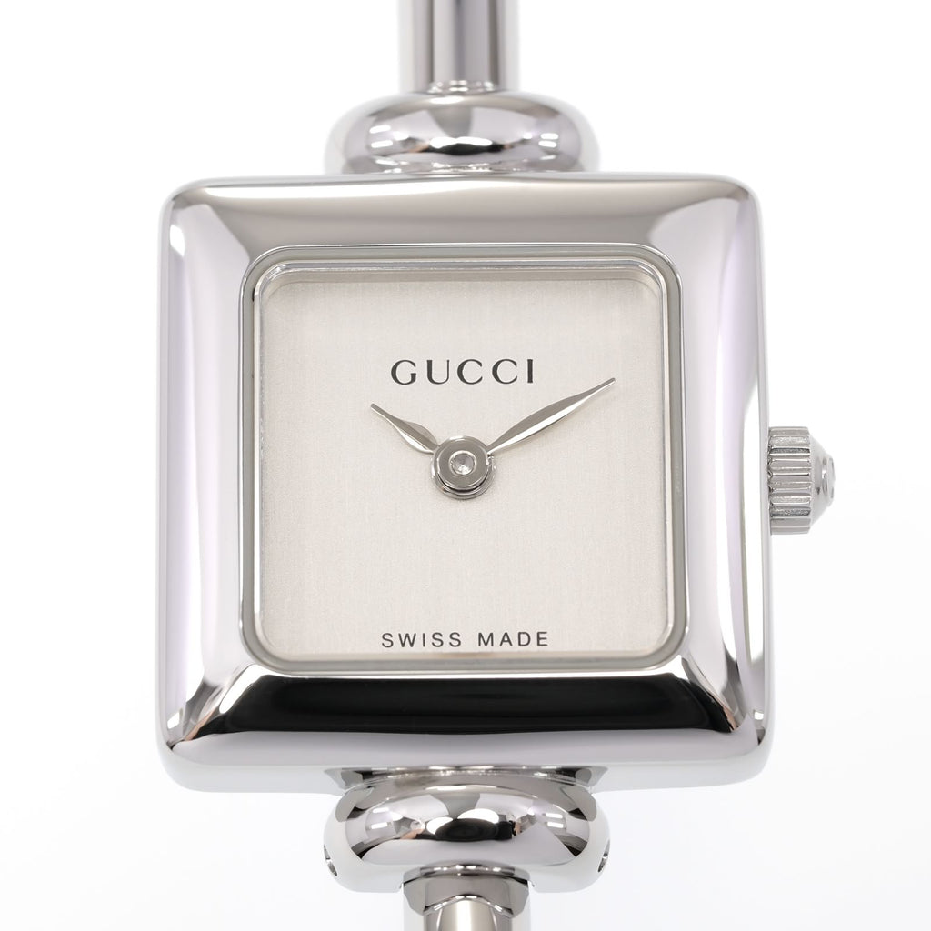 Gucci 1900L Silver Square Brushed Dial close up