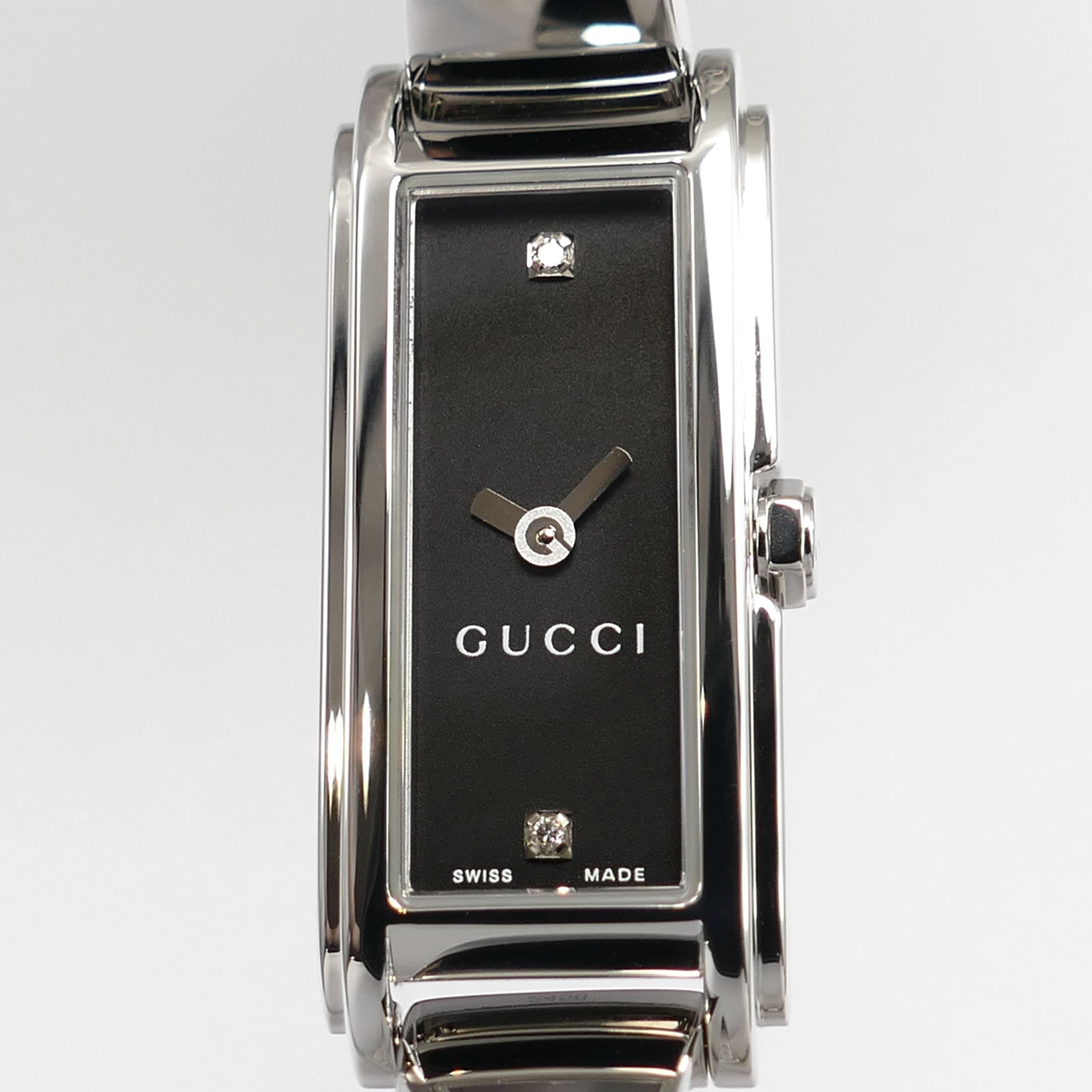 Gucci G-Line 109 Black Rectangular Dial close up