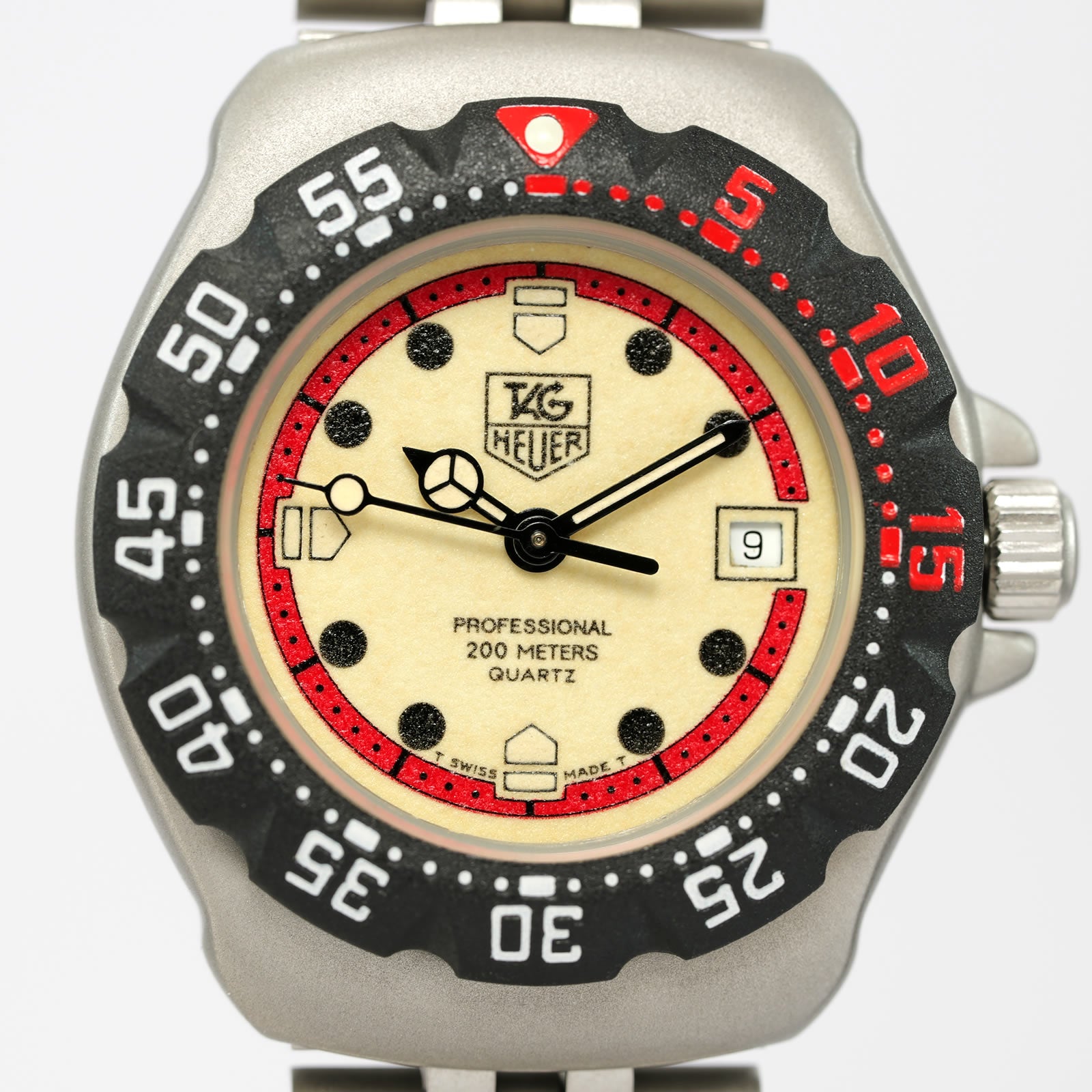 TAG Heuer Formula 1 371.508 Luminous Dial close up