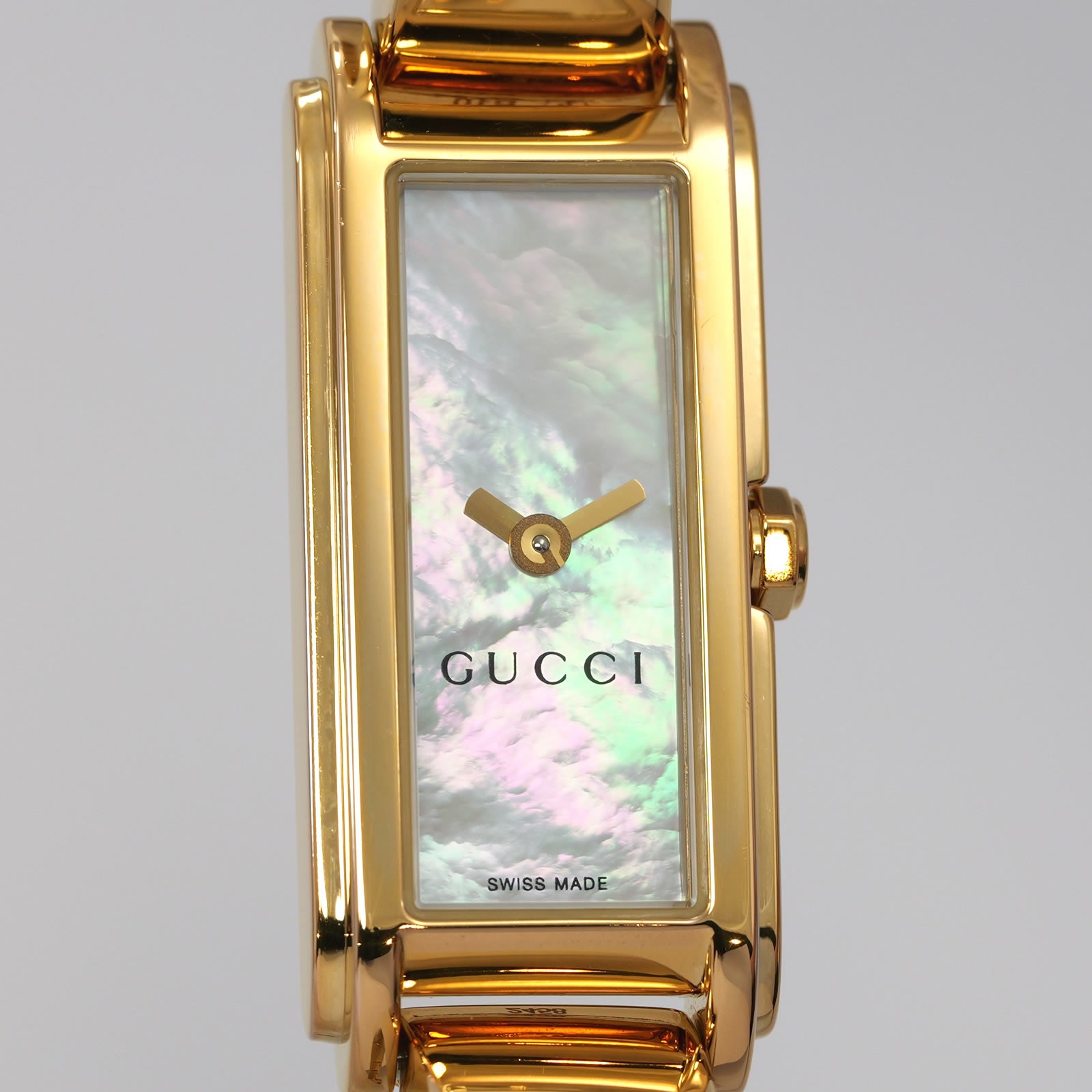 Gucci G-Line 109 White Mother of Pearl iridescent rectangular dial close up