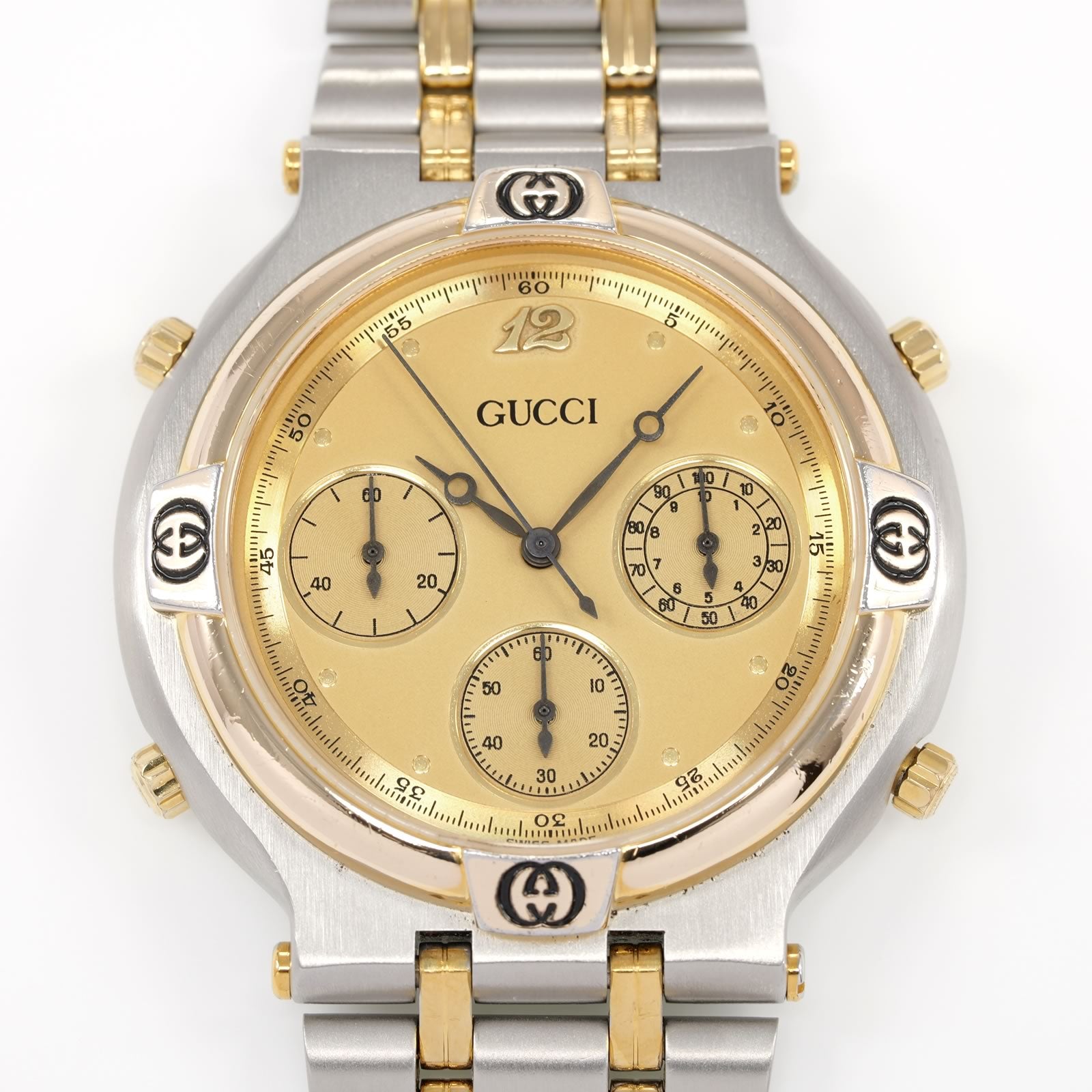 Gucci 9400 Chronograph Champagne Dial with 18k Gold close up