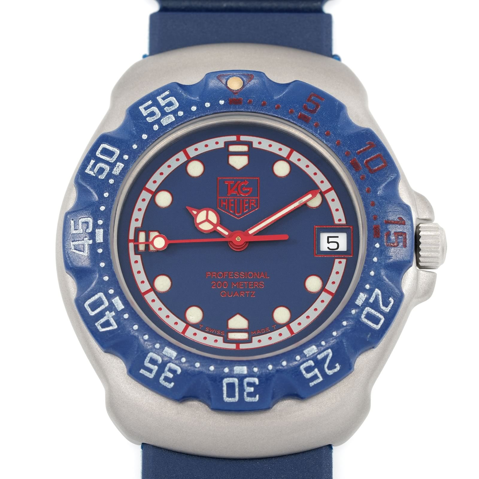 TAG Heuer Formula 1 370.513 Blue dial close up red accents