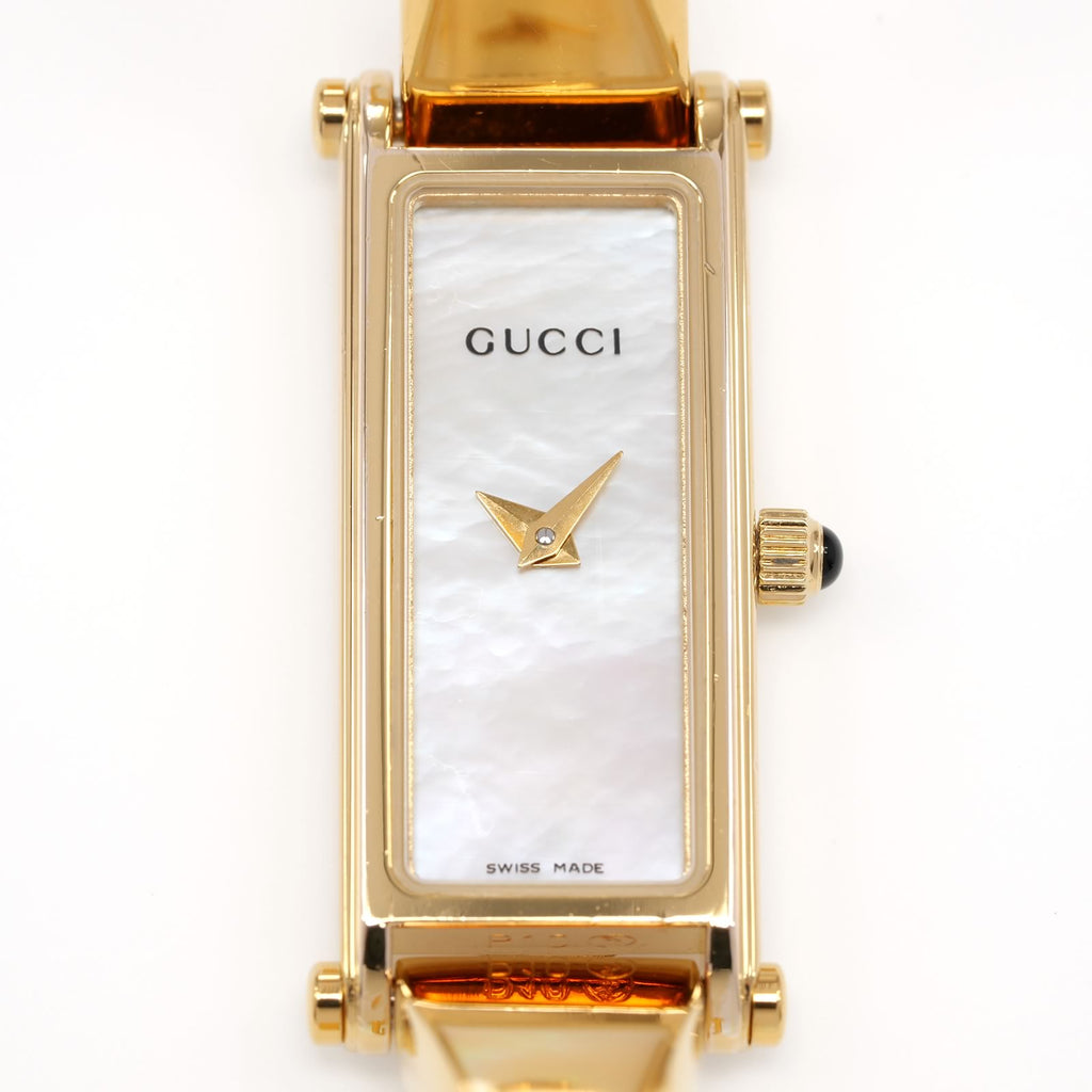 Gucci 1500L Iridescent White Mother of Pearl rectangular dial close up
