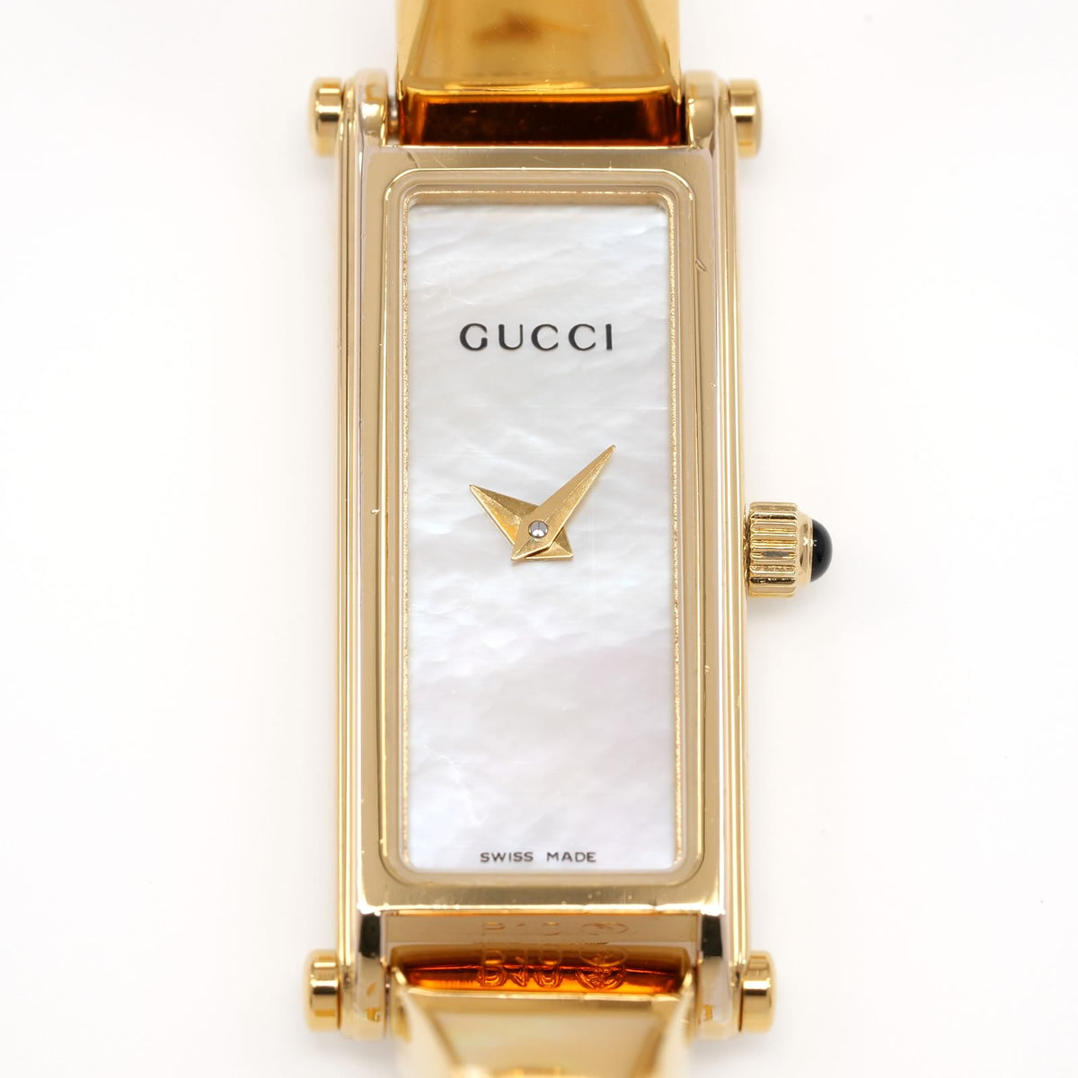 Gucci 1500L Iridescent White Mother of Pearl rectangular dial close up