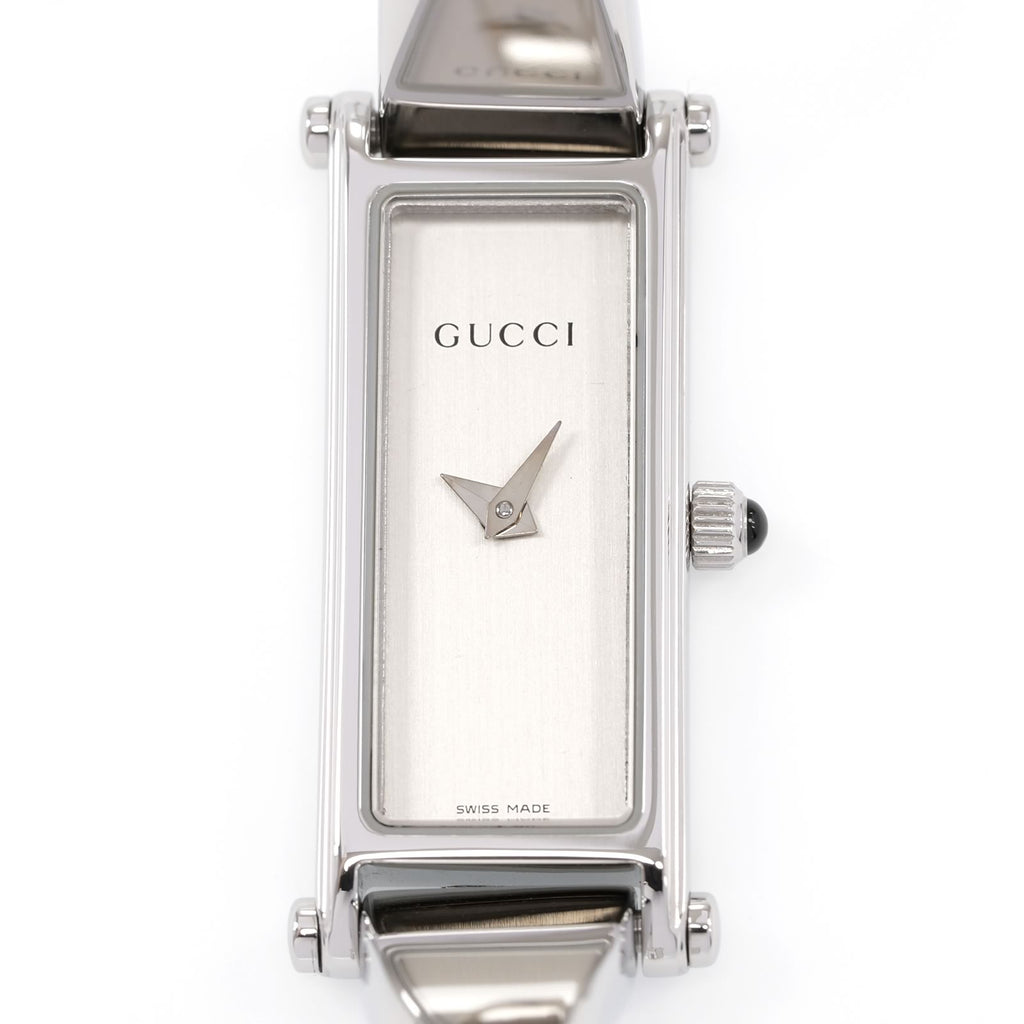 Gucci 1500L Silver Rectangular Dial close up