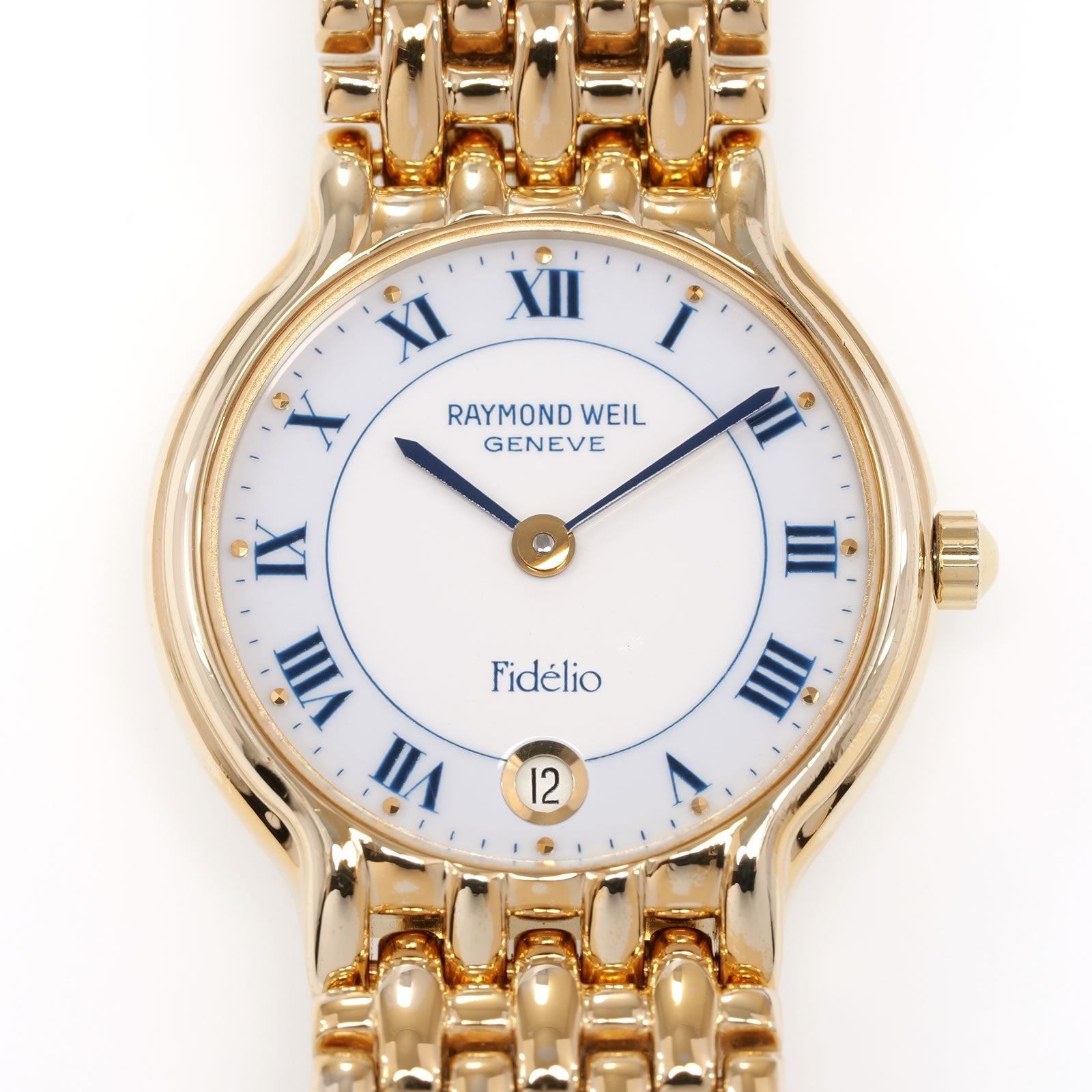 Raymond Weil Fidélio 4702 White & Blue Dial with Roman Numerals close up