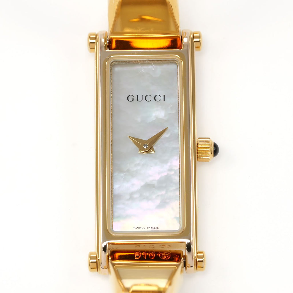 Gucci 1500L White Mother of Pearl iridescent dial close up