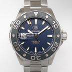TAG Heuer Aquaracer WAJ2112 Blue pinstripe dial close up
