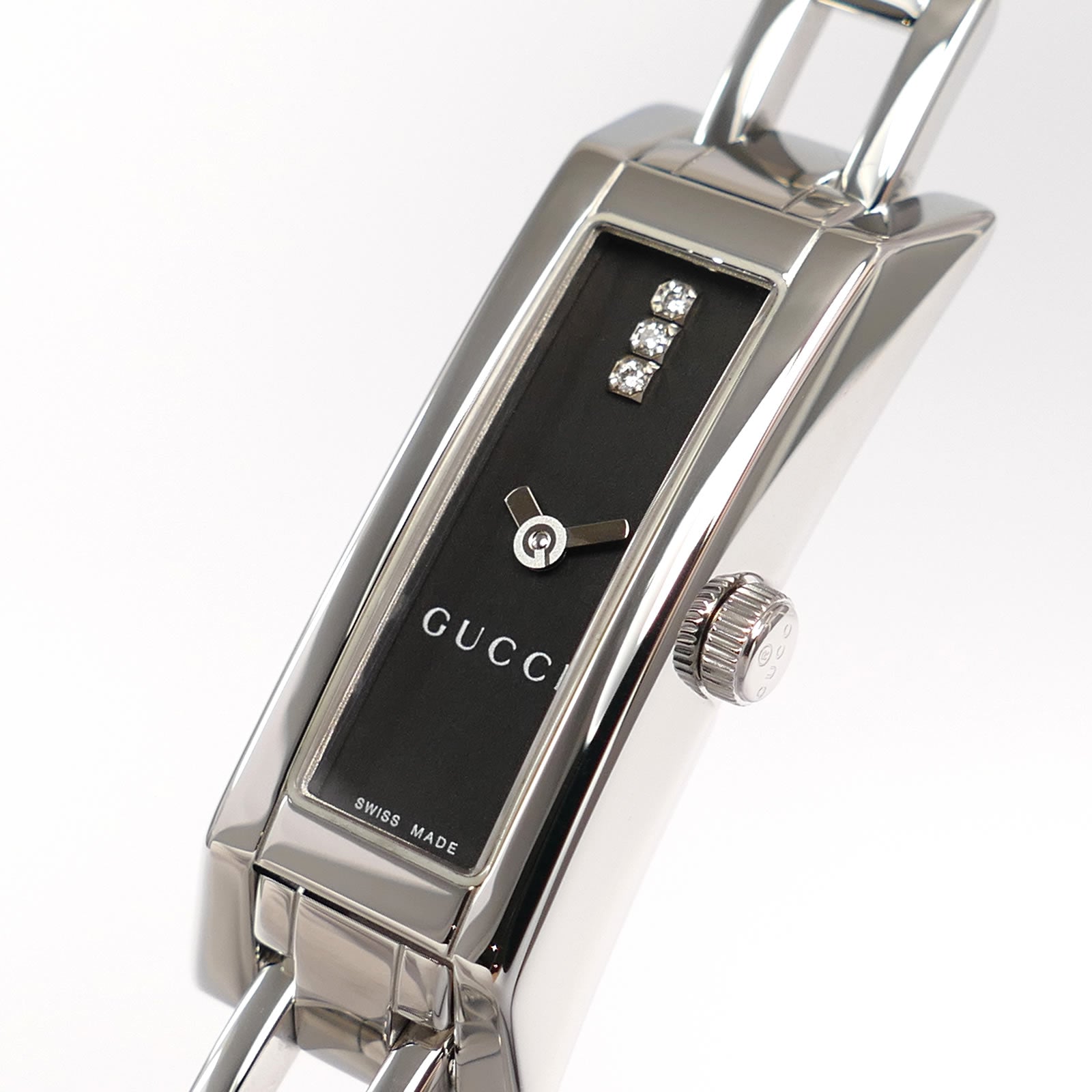 Gucci G-Link 110 Black Rectangular Dial close up YA110514