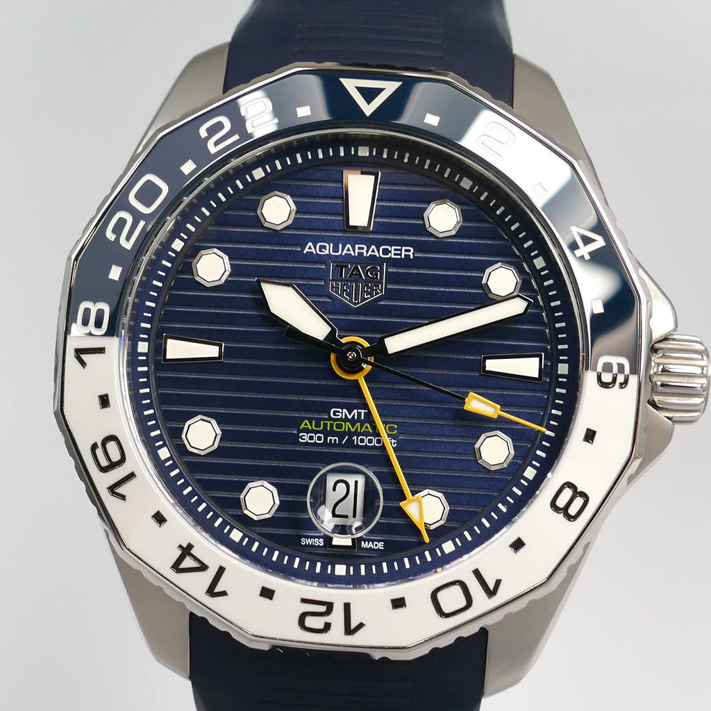 TAG Heuer Aquaracer GMT WBP2010 sunburst teaked dial close up