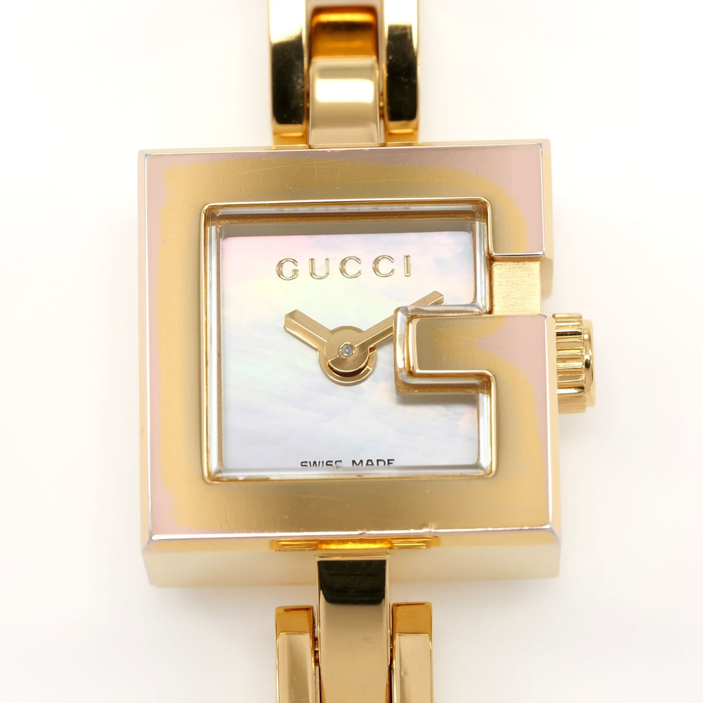 Gucci Mini G 102 White Mother of Pearl iridescent dial close up