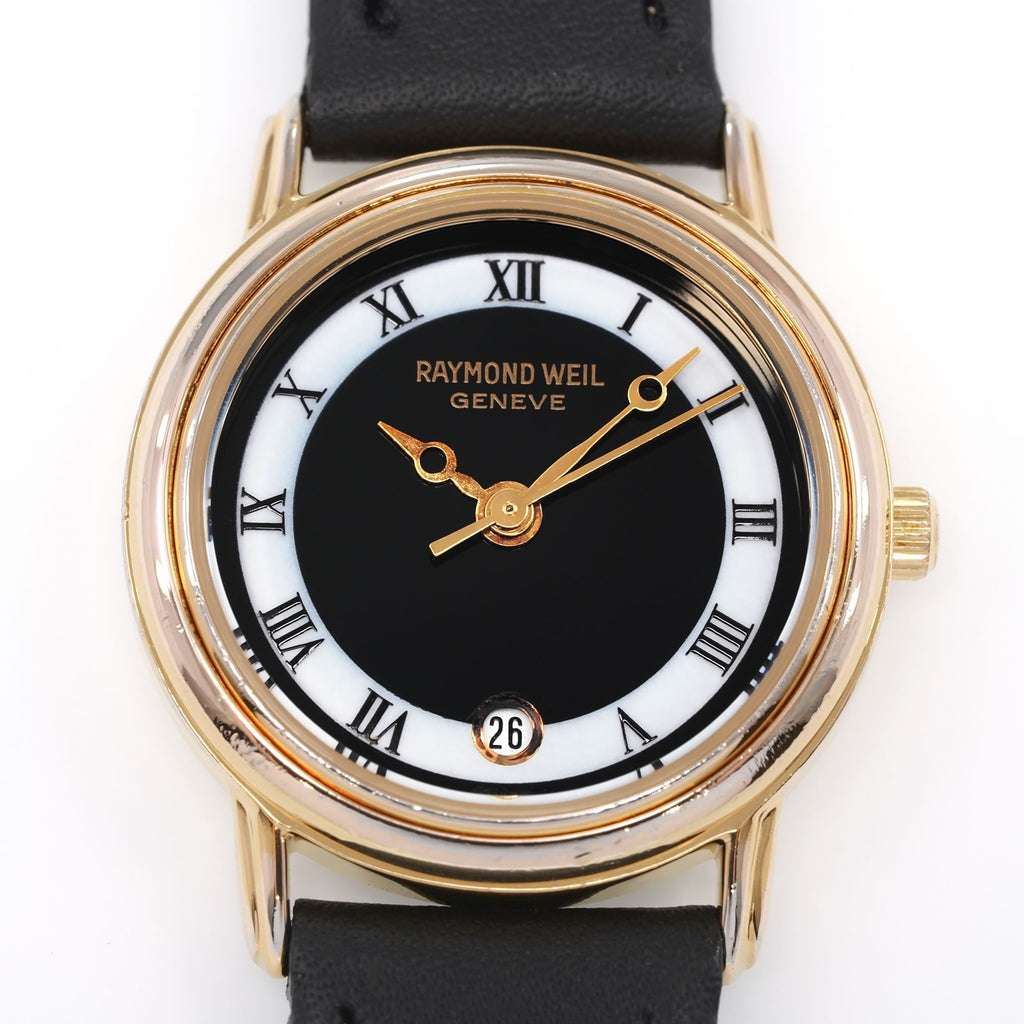 Raymond Weil Geneve 5332 Black & White Dial with Roman Numeral markers close up
