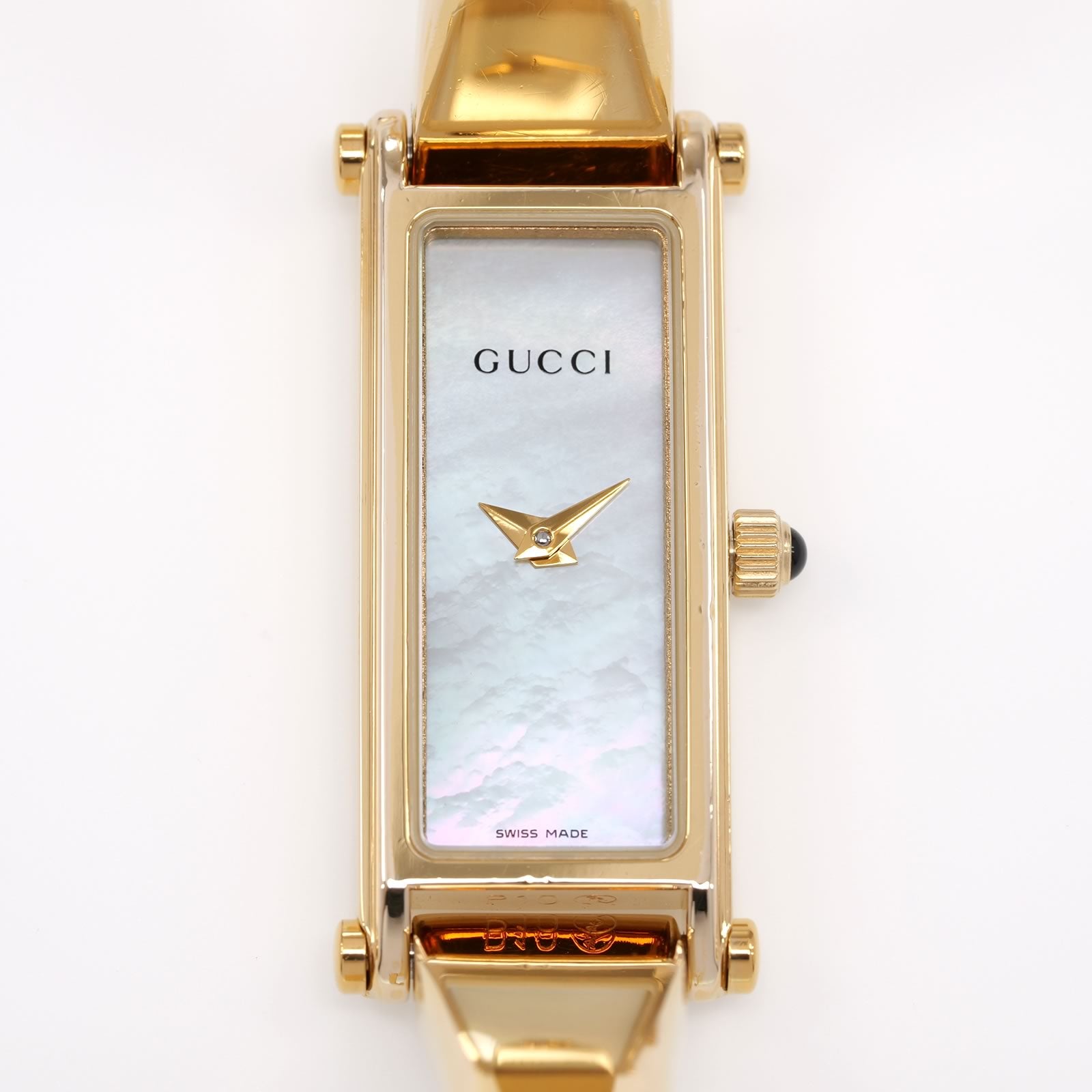 Gucci 1500L Iridescent White Mother of Pearl rectangular dial close up