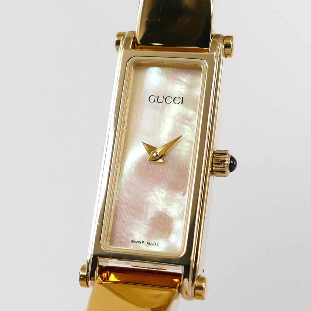 Gucci 1500L Iridescent White Mother of Pearl Rectangular Dial close up