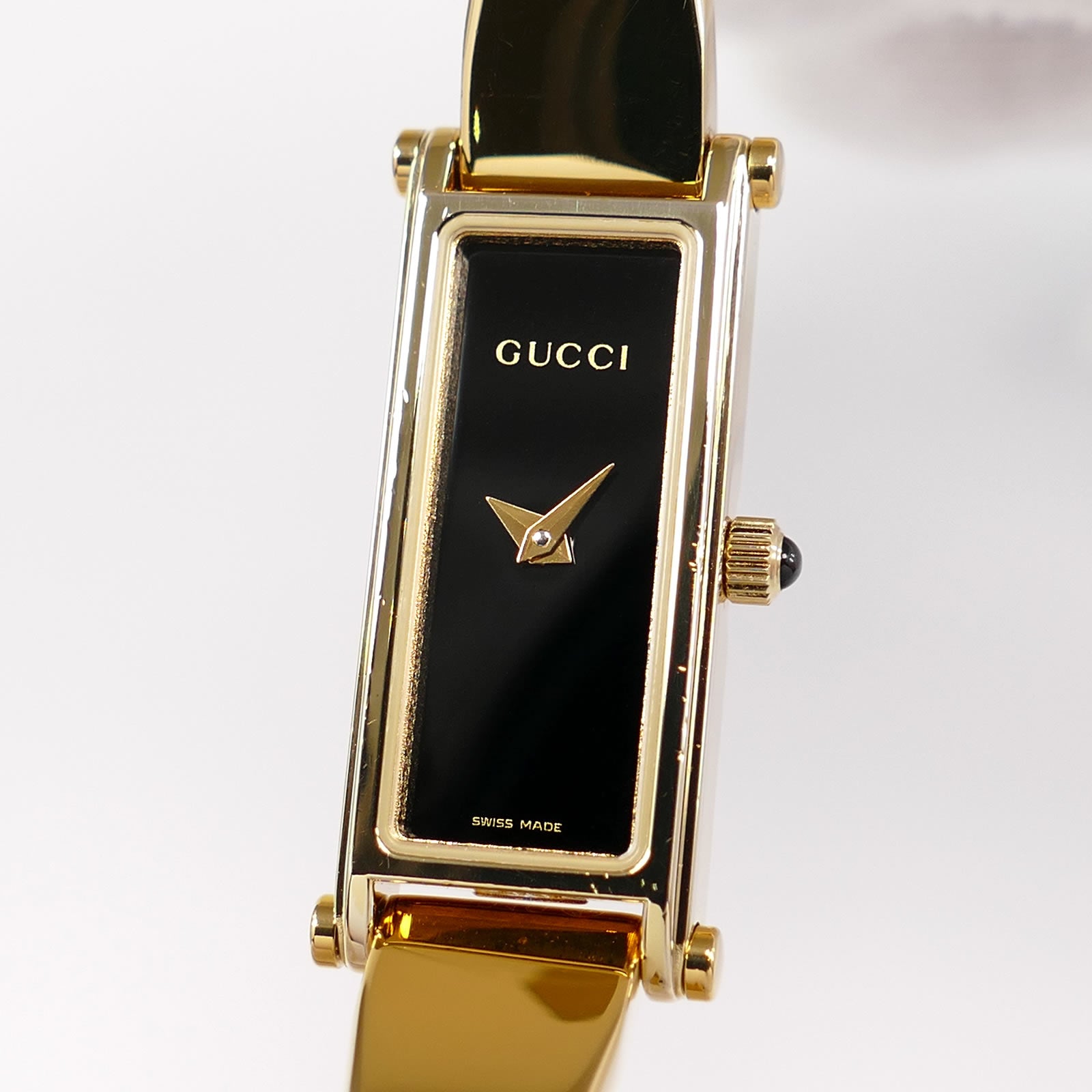 Gucci 1500L Black Dial close up