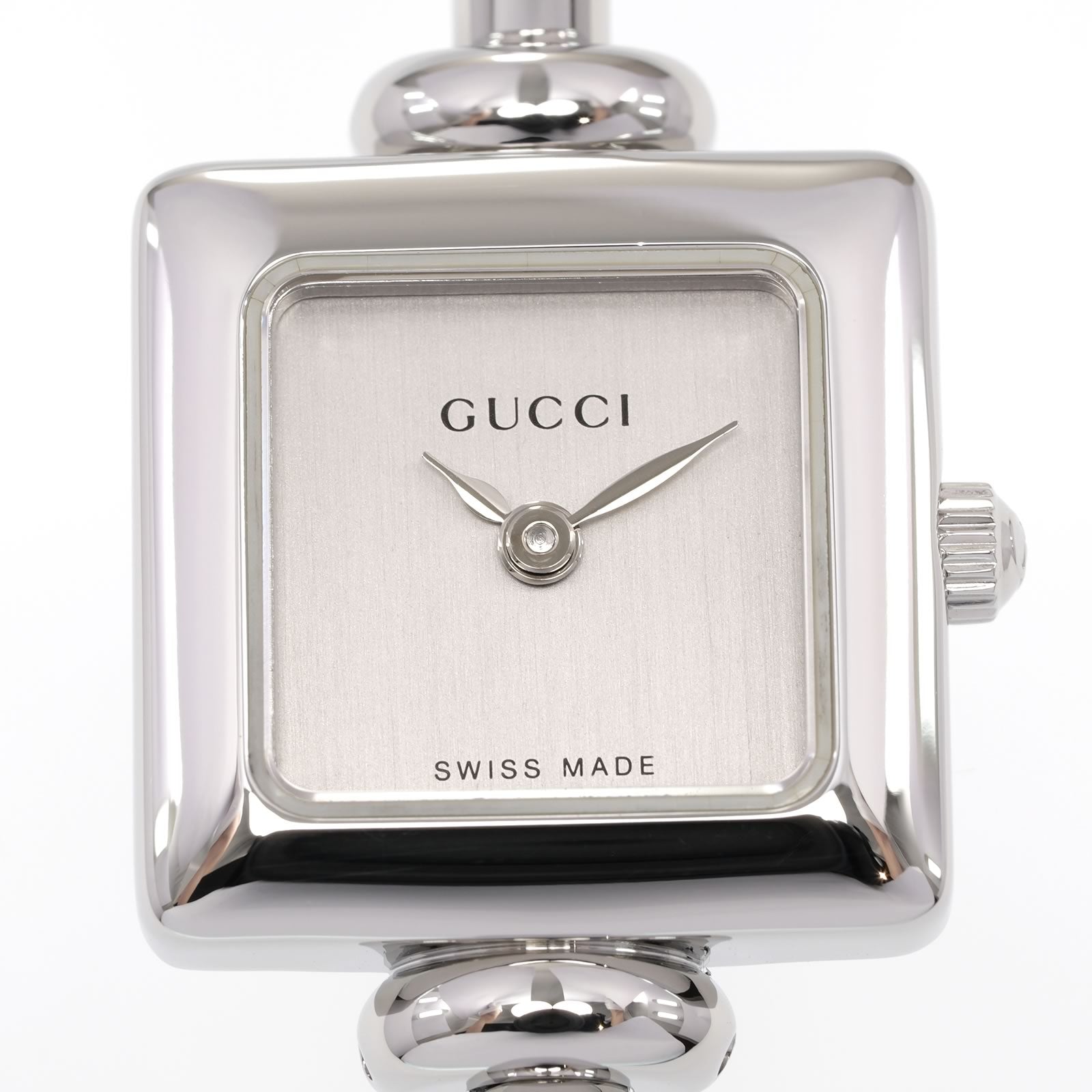 Gucci 1900L Brushed Silver Dial close up