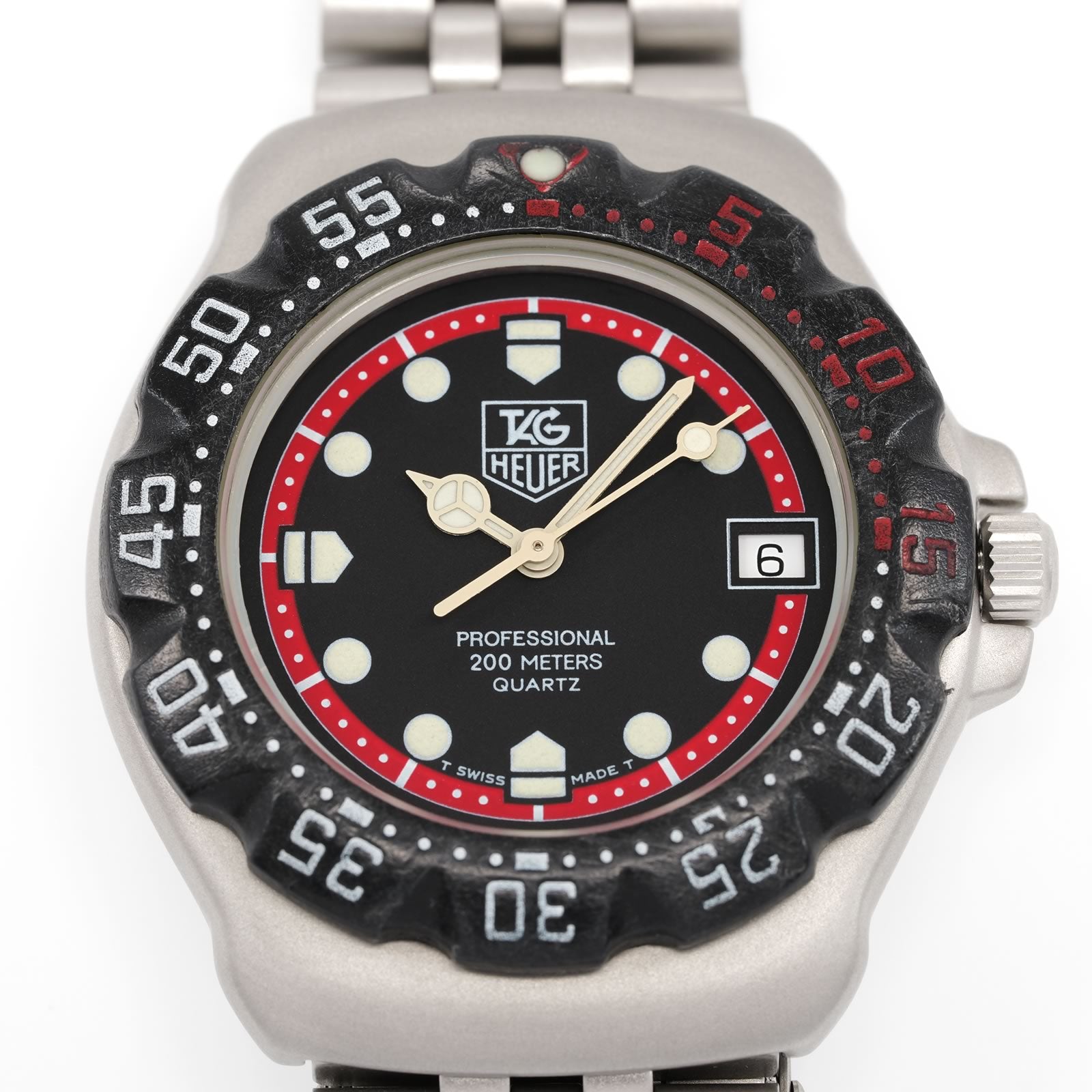 TAG Heuer Formula 1 374.513 Black & Red dial close up