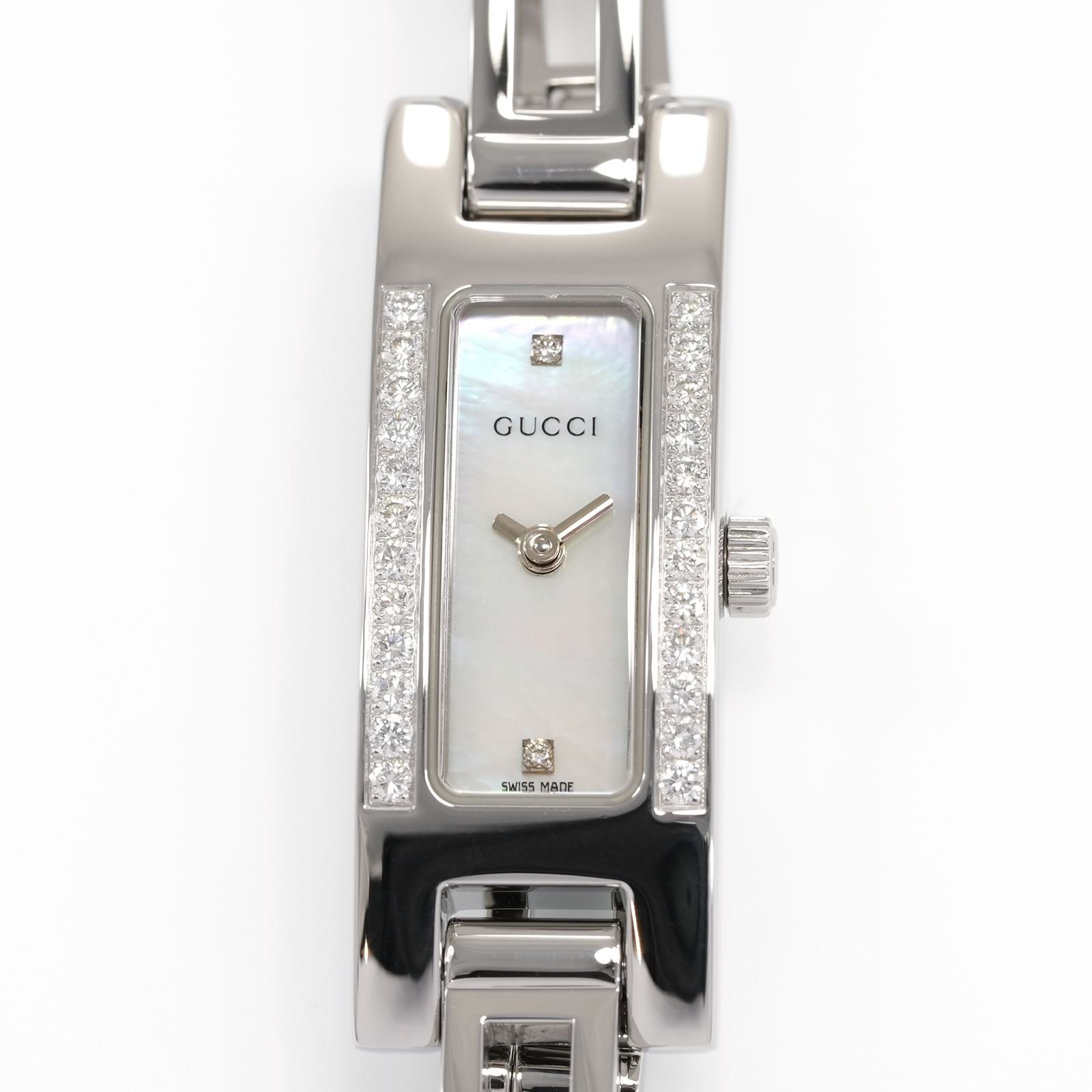 Gucci 3900L White Mother of Pearl Dial close up with 2 diamonds