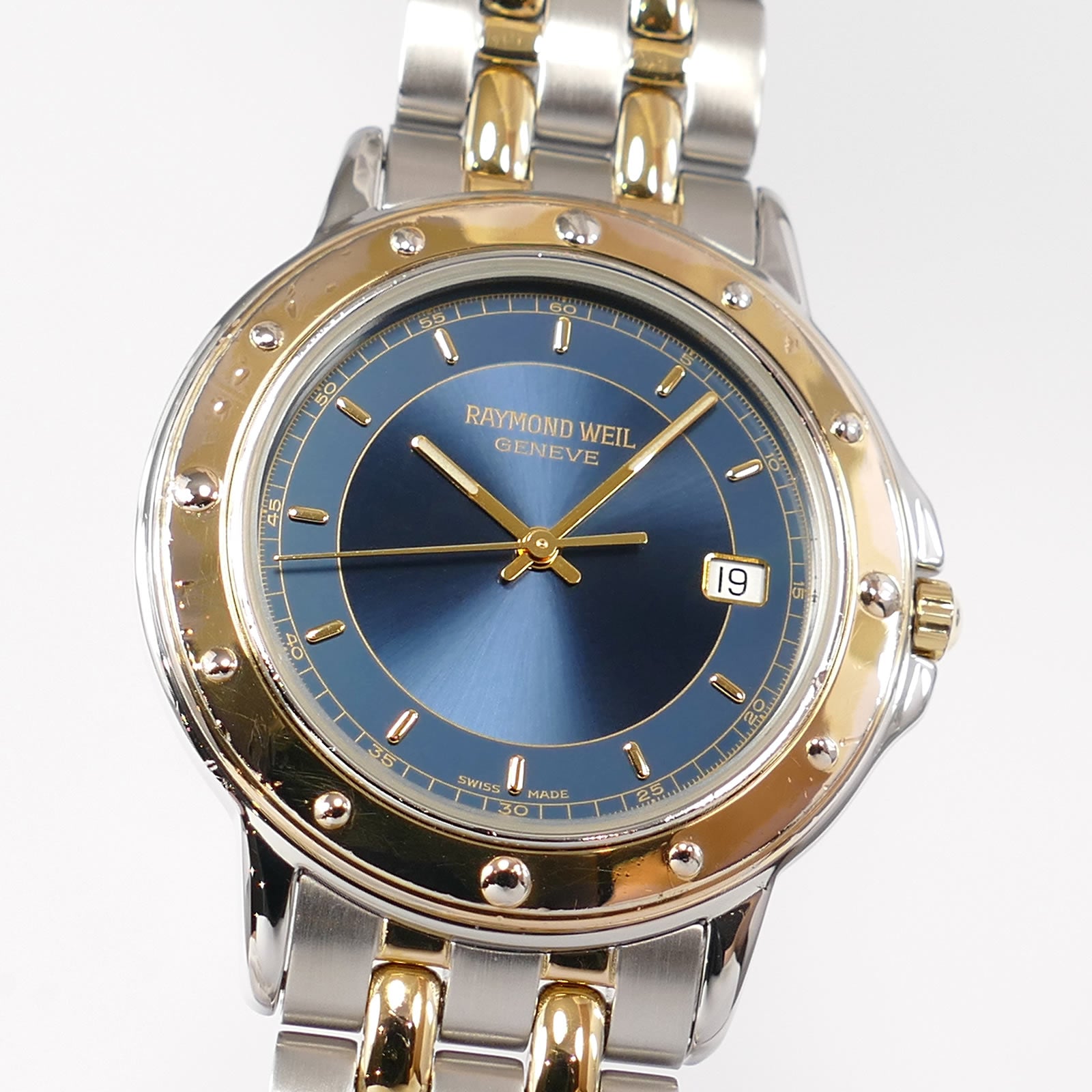 Raymond Weil Tango 5560 Blue Dial close up