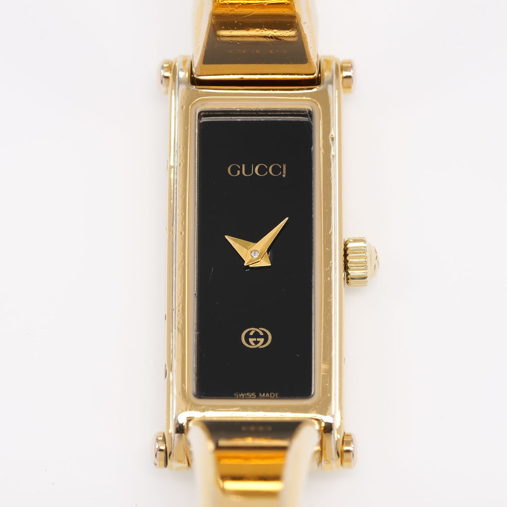 Gucci 1500L Rectangular Black Dial close up