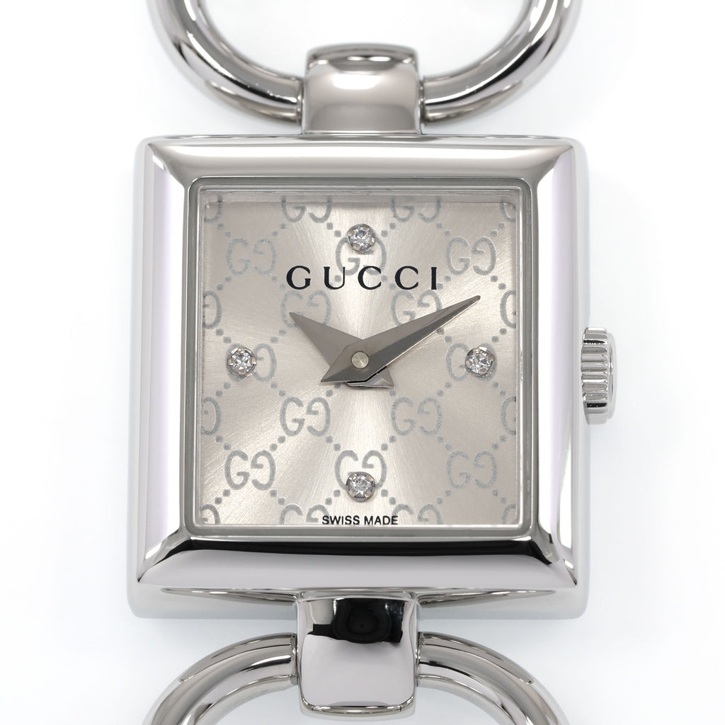 Gucci Tornabuoni 120 Silver Sunburst Gucci G Pattern Dial with 4 Diamonds close up