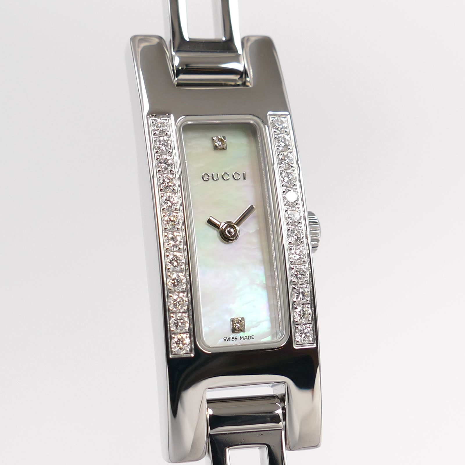 Gucci 3900L White Dial and 26 Diamonds close up
