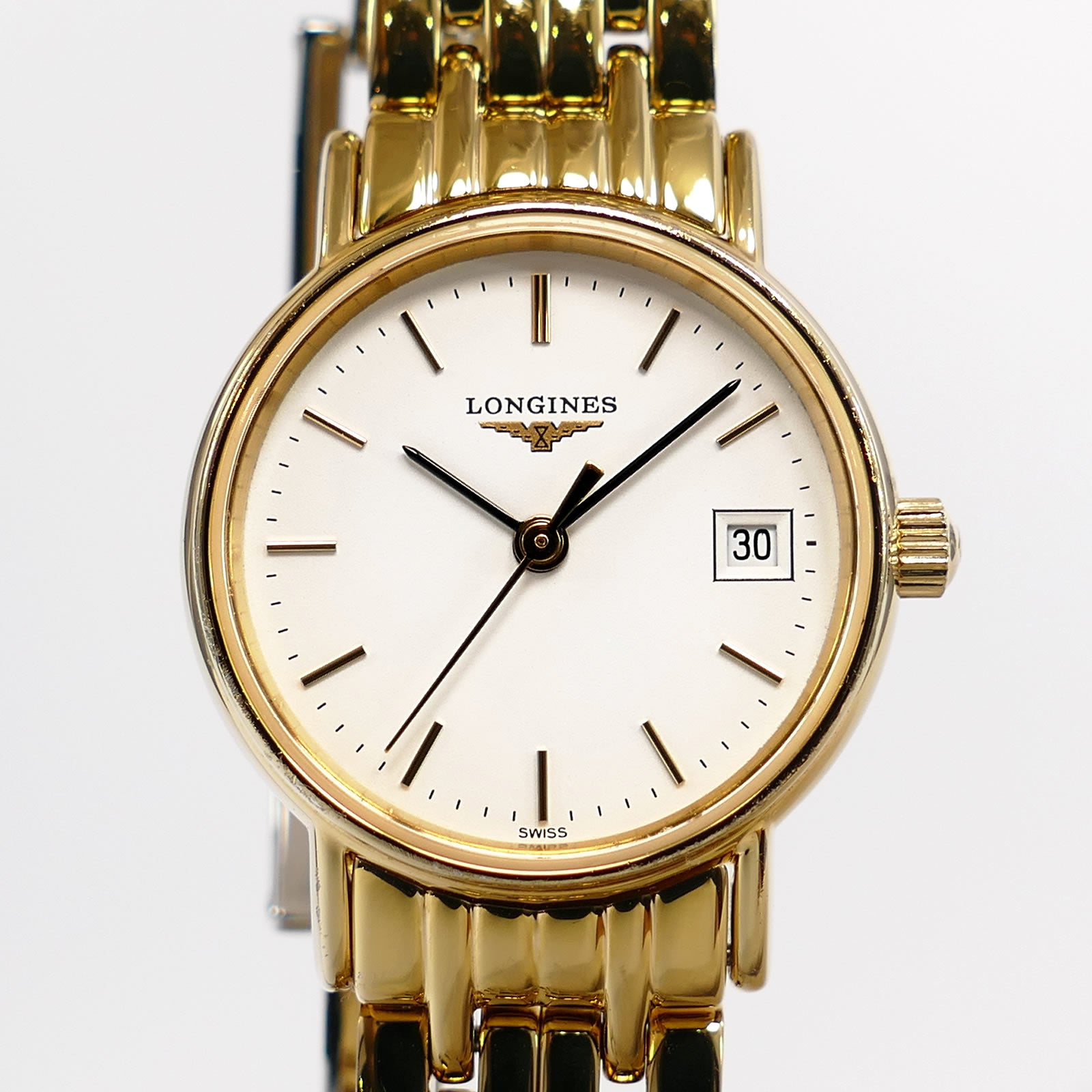 Longines Présence L4.220.2 White Dial close up