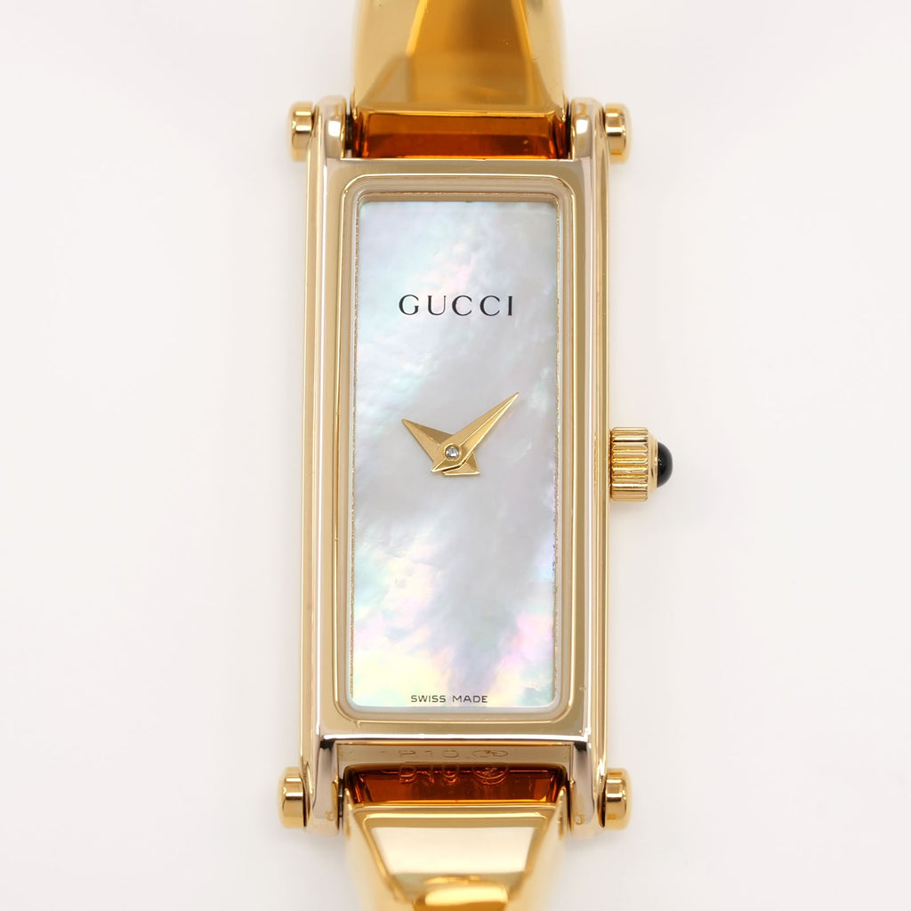 Gucci 1500L Iridescent White Mother of Pearl rectangular dial close up