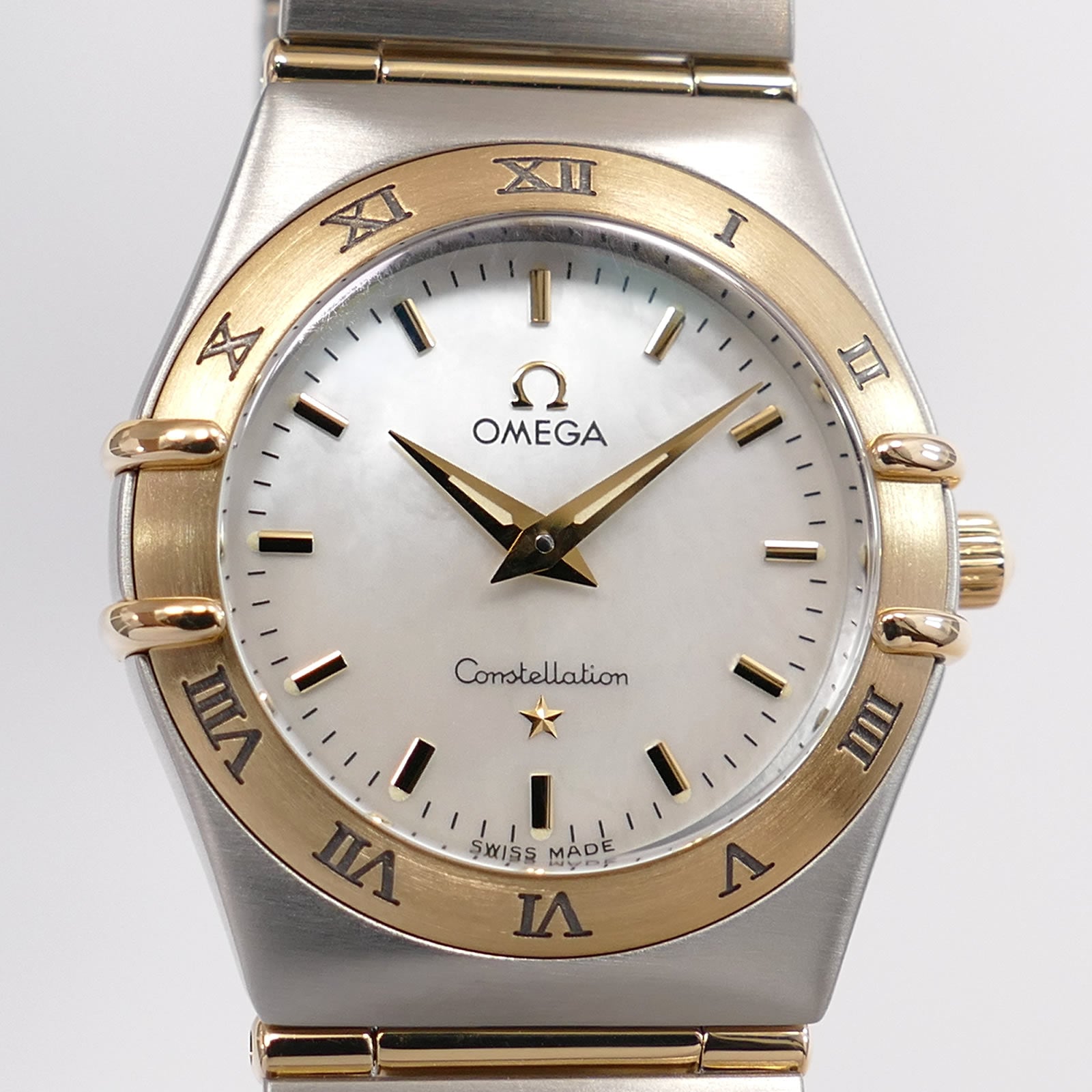 Omega Constellation 1272.70.00 White Mother of Pearl dial close up