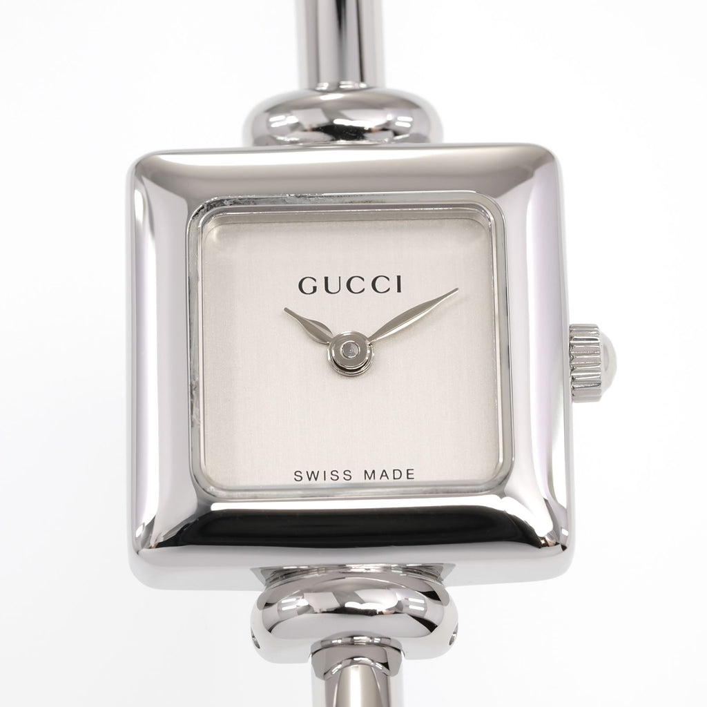 Gucci 1900L Square brushed silver dial close up