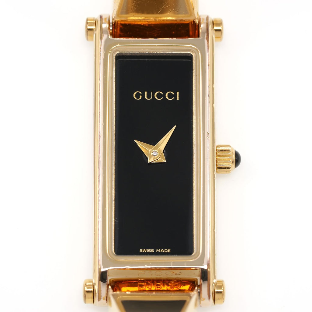 Gucci 1500L Black Rectangular Dial close up
