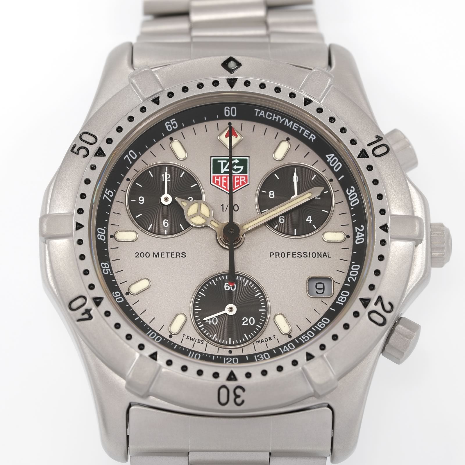 TAG Heuer 2000 Chronograph 560.206R Silver / Black Dial close up