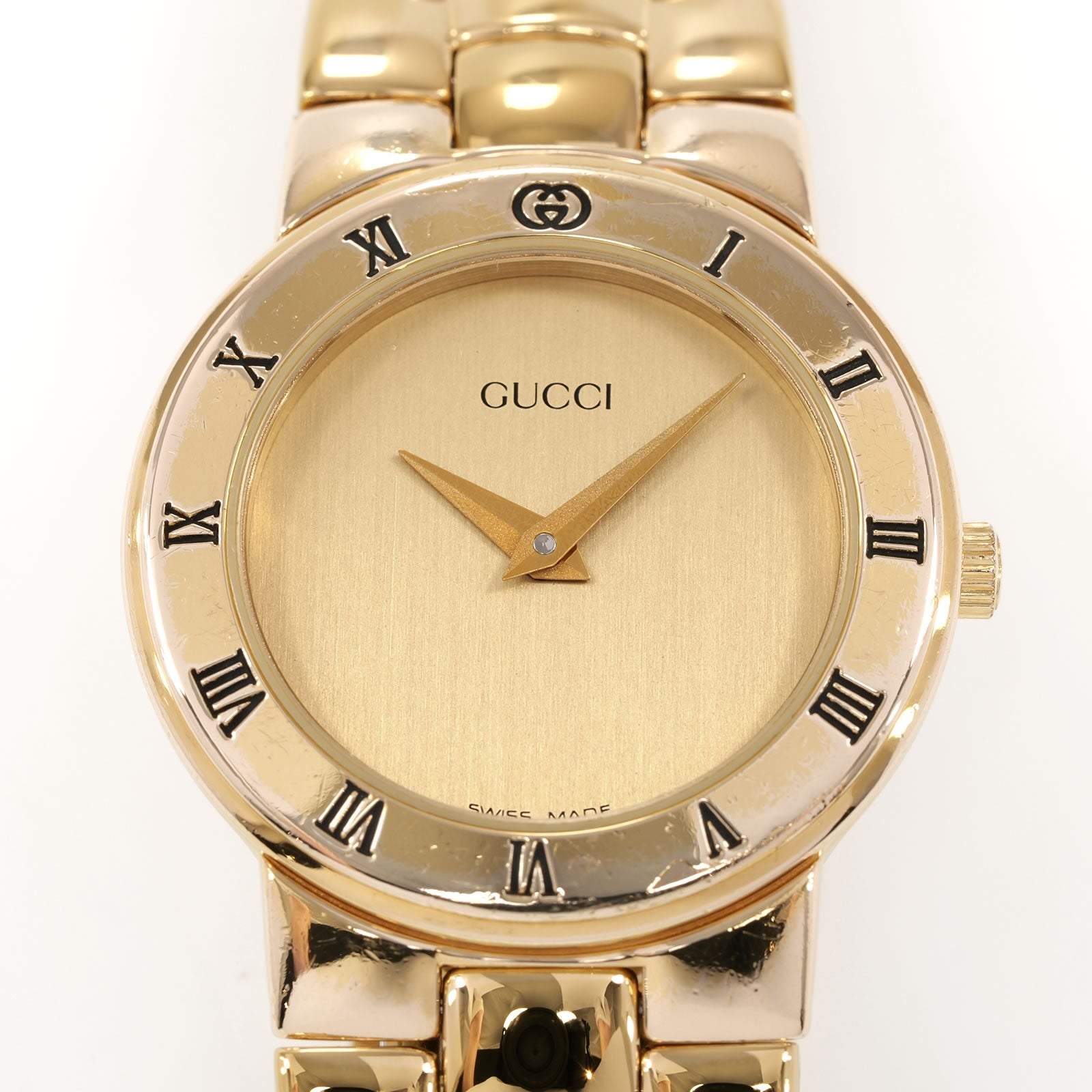 Gucci 3300L Champagne Dial 18k Gold Plated Roman Numeral bezel close up